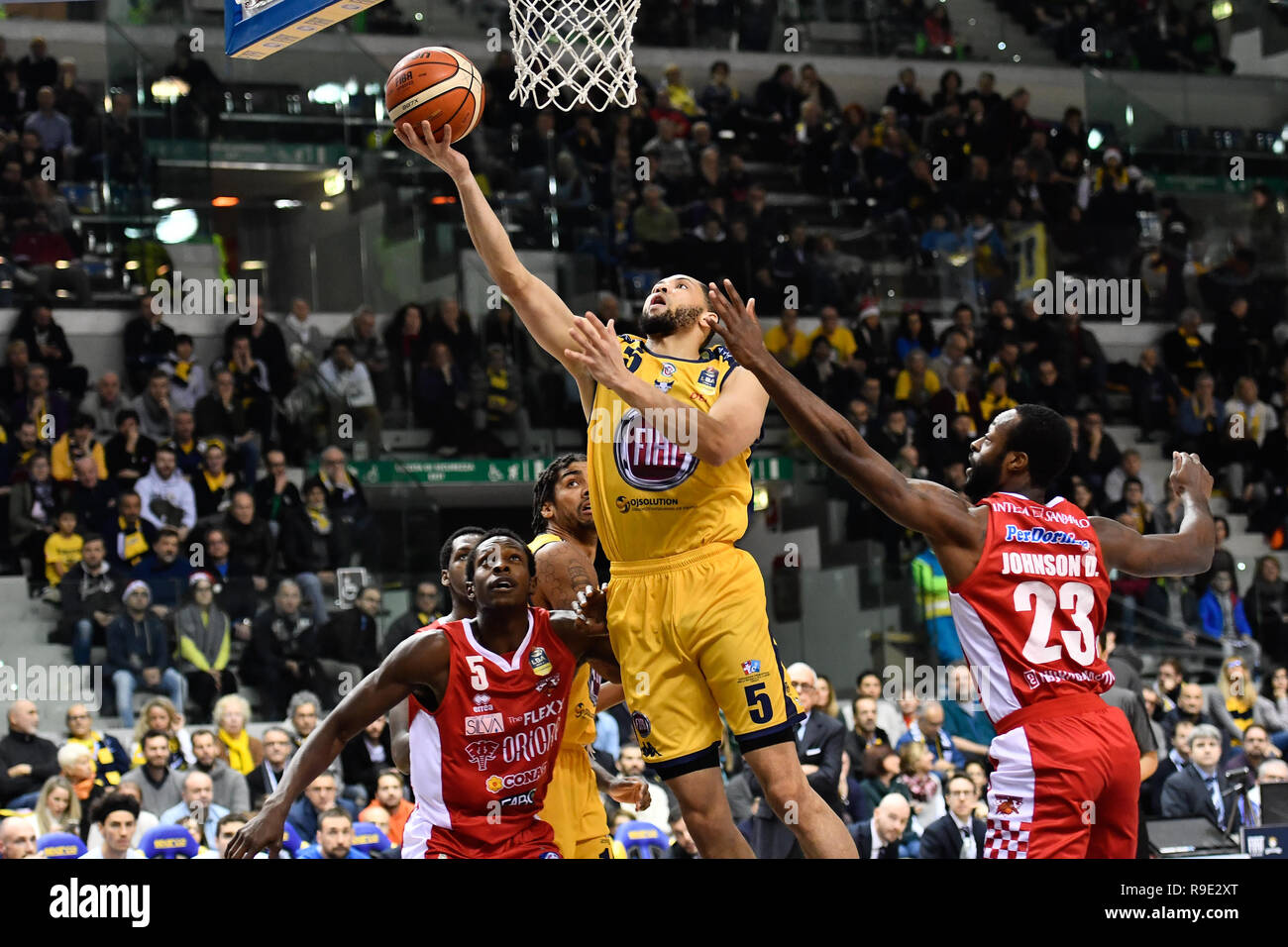 Turin, Italien. 23 Dez, 2018. Darington Hobson (auxilium Fiat Torino) während der lega BASKET SERIE A 2018/19 basketball Match zwischen FIAT AUXILIUM TORINO PalaVela vs ORIORA PISTOIA an am 23. Dezember, in Turin, Italien 2018. Quelle: FABIO UDINE/Alamy leben Nachrichten Stockfoto