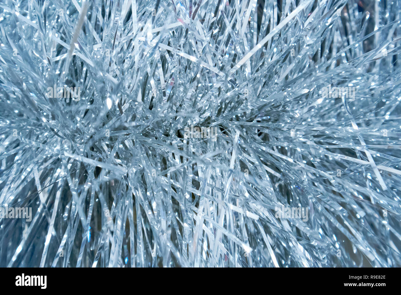 Weihnachten Hintergrund mit glänzendem Silber Lametta closeup, auch als Textur verwendet werden. Stockfoto