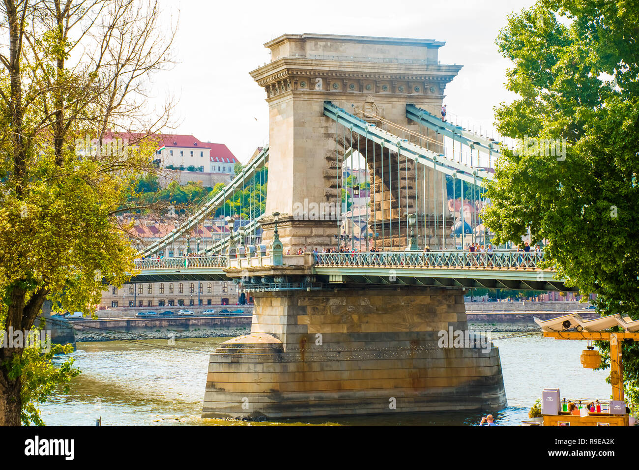 Schönen typischen Széchenyi Kettenbrücke, Sehenswürdigkeiten in Budapest, Ungarn Stockfoto