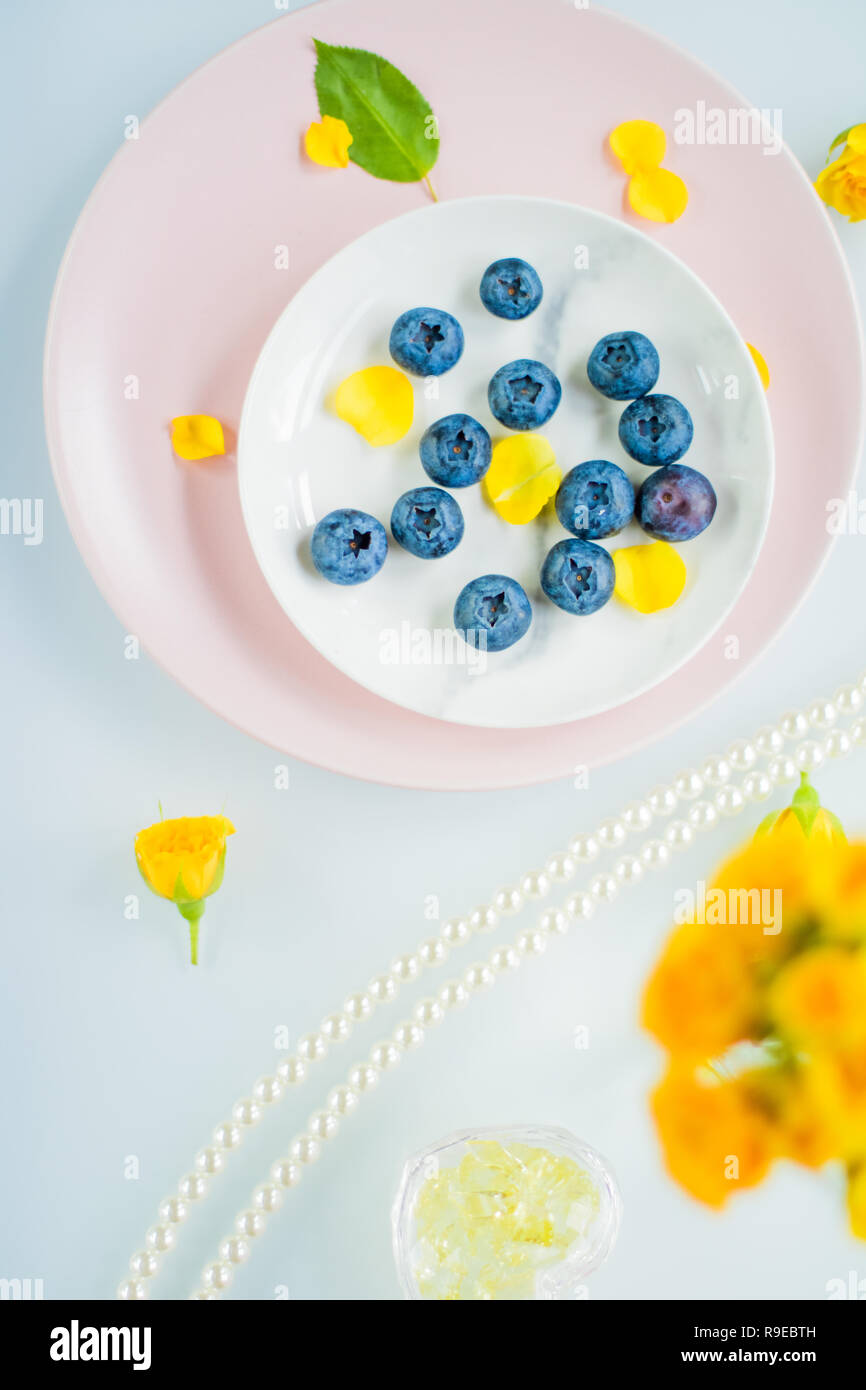 Schöne bluberries - frisches Obst und gesunde Ernährung gestaltete Konzept, elegante Optik Stockfoto