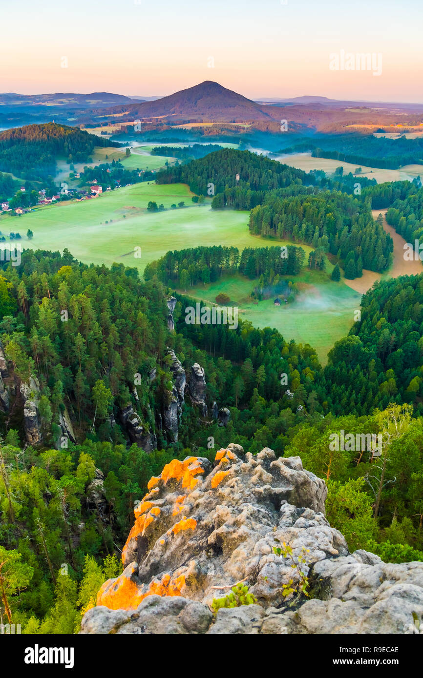 Schönen Sonnenaufgang der Marienfels Viewpoint, Böhmische Schweiz, Nationalpark Böhmische Schweiz, Tschechische Republik Stockfoto