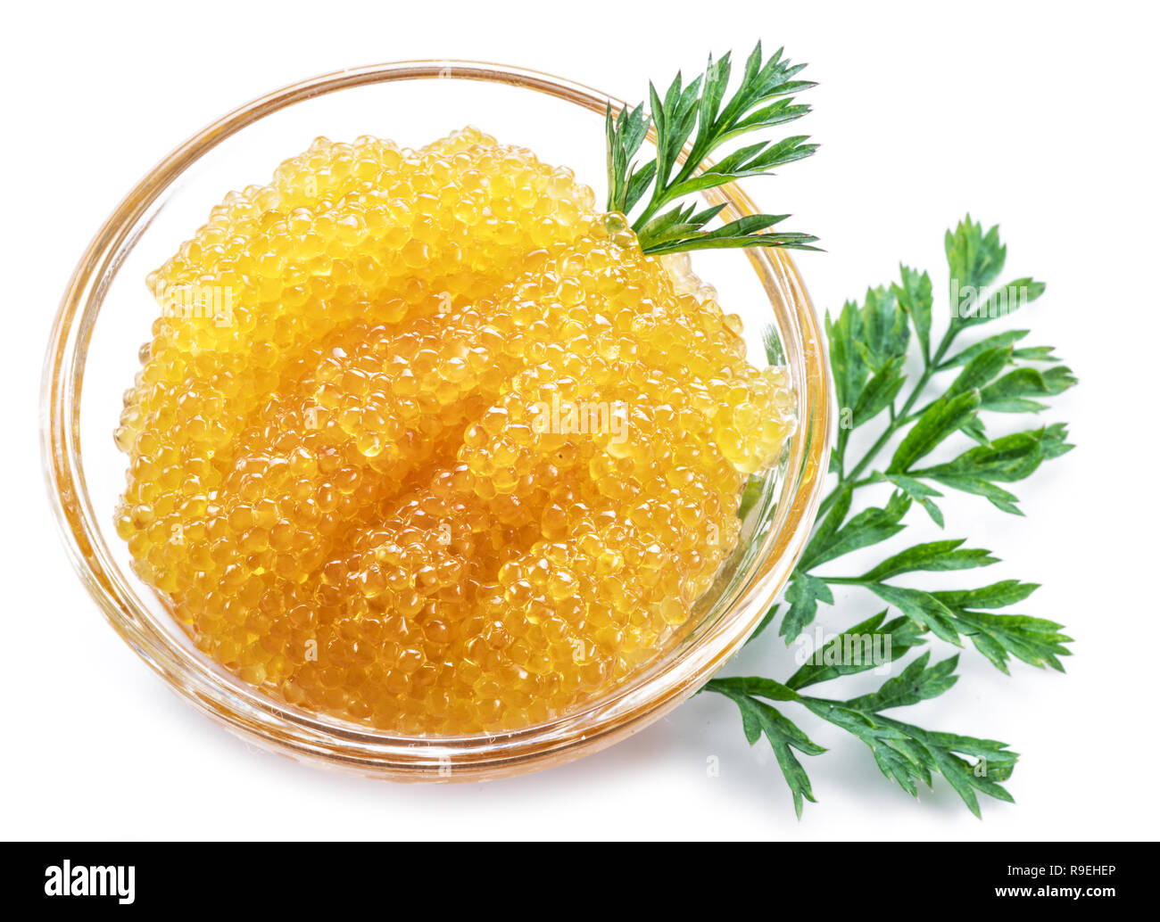 Hecht Kaviar oder Roe in der Schüssel auf weißem Hintergrund. Ansicht von oben. Stockfoto