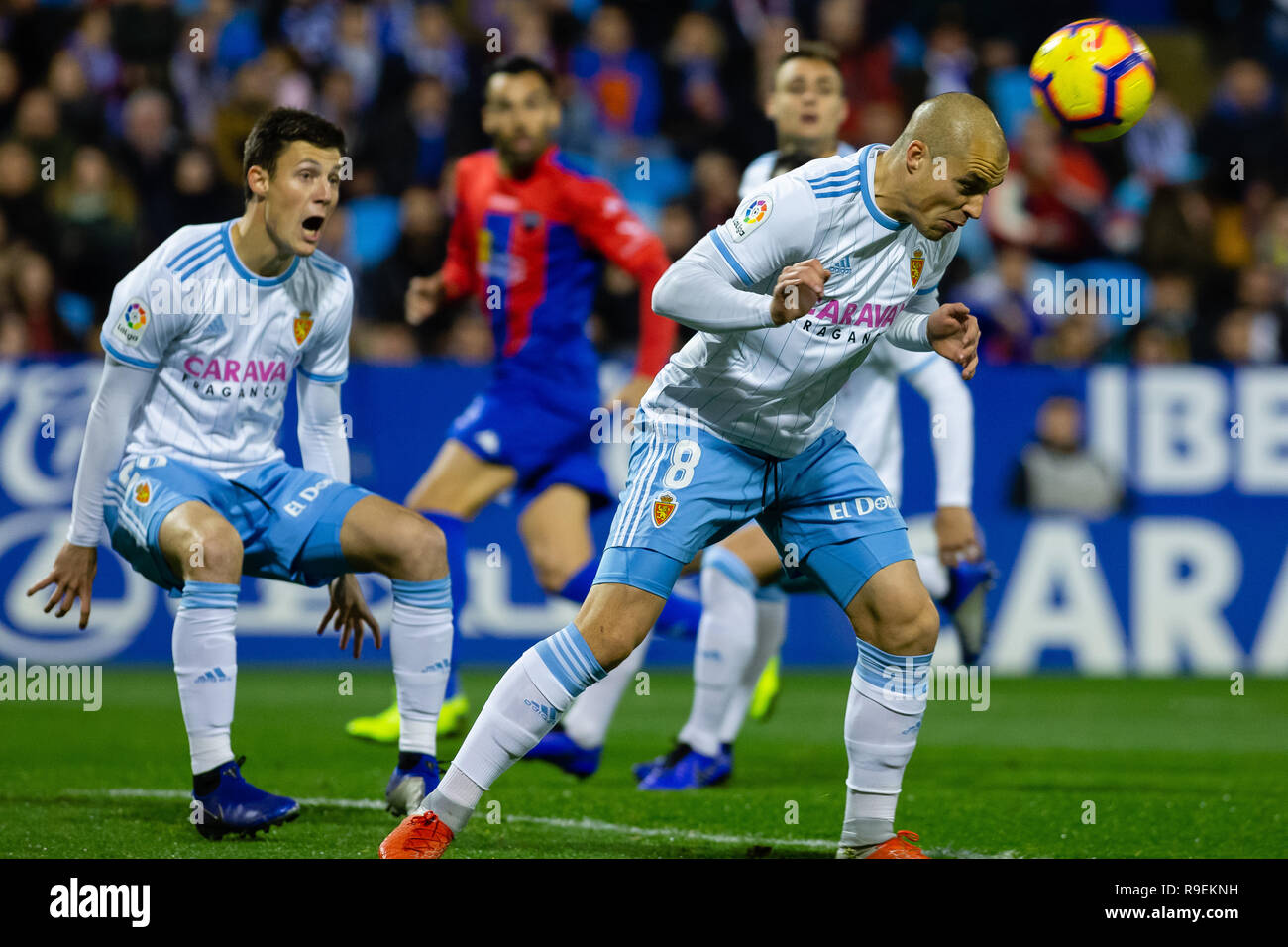 Zaragoza, Spanien. 22 Dez, 2018. Jorge Pombo von Real Saragossa (8) während der LaLiga Übereinstimmung zwischen Real Saragossa und Extremadura im La Romareda. Credit: Daniel Marzo/Pacific Press/Alamy leben Nachrichten Stockfoto