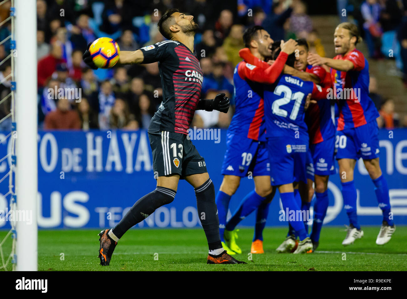 Zaragoza, Spanien. 22 Dez, 2018. Çlvaro Ratte-n von Real Saragossa (13) nach Extremadura erstes Ziel während der LaLiga Übereinstimmung zwischen Real Saragossa und Extremadura im La Romareda. Credit: Daniel Marzo/Pacific Press/Alamy leben Nachrichten Stockfoto