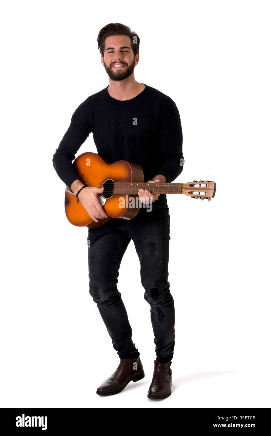 In voller Länge Porträt junger Mann spielt Gitarre im Studio Stockfoto