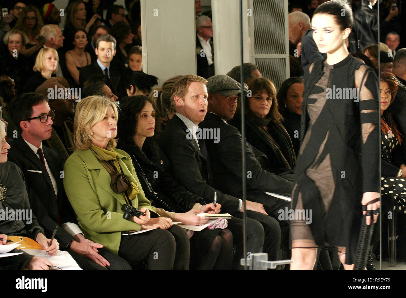 NEW YORK - 11. Februar: TV-Persönlichkeit Martha Stewart nimmt an den Chado Ralph Rucci Herbst 2010 fashion show während der Mercedes-Benz Fashion Week am 11. Februar 2010 in New York City. (Foto von Steve Mack/S.D. Mack Bilder) Stockfoto