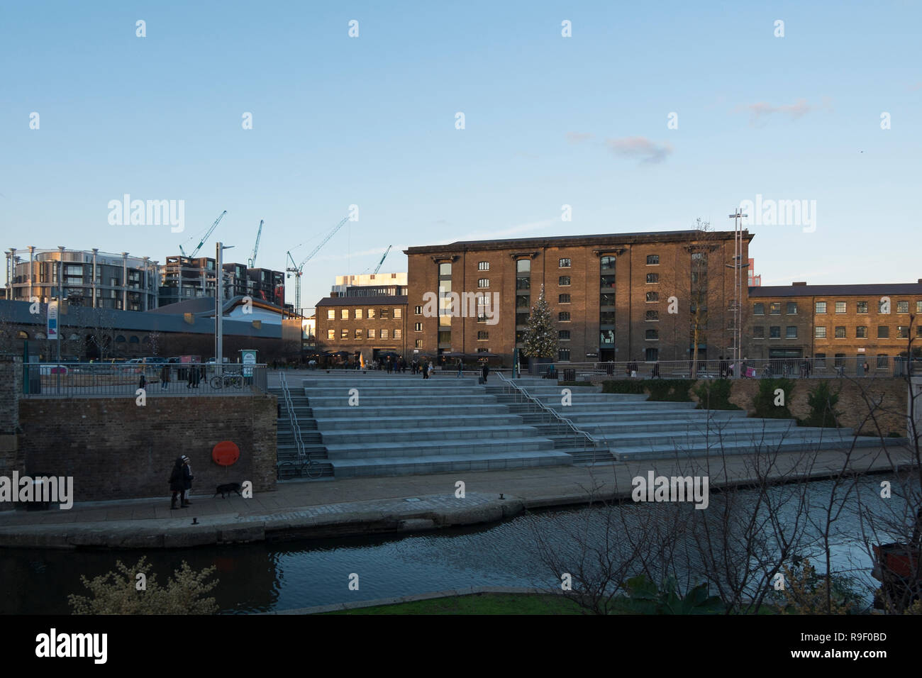 Kohle Tropfen Yard, das neue Einkaufszentrum in King's Cross, N1C, London, UK Stockfoto