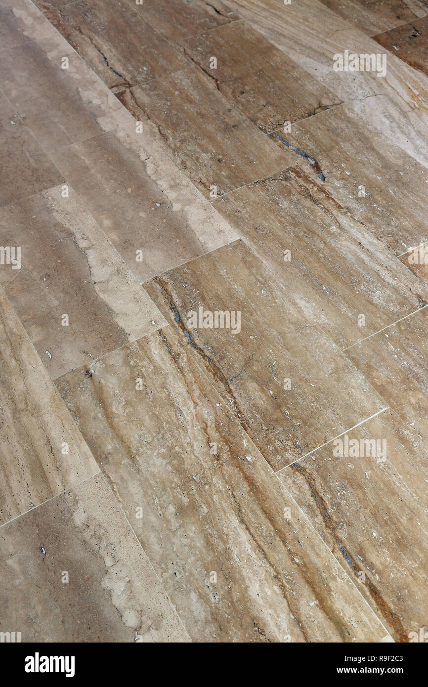 Fußboden aus rechteckigen Marmorplatten Stockfoto