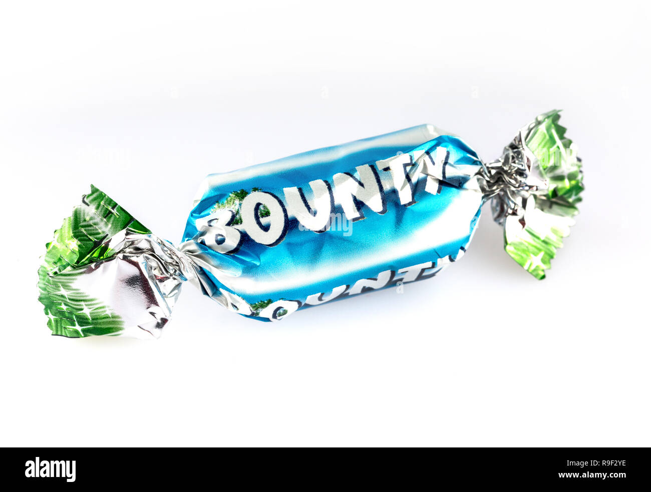 Bounty feiern Schokolade auf weißem Hintergrund Stockfoto