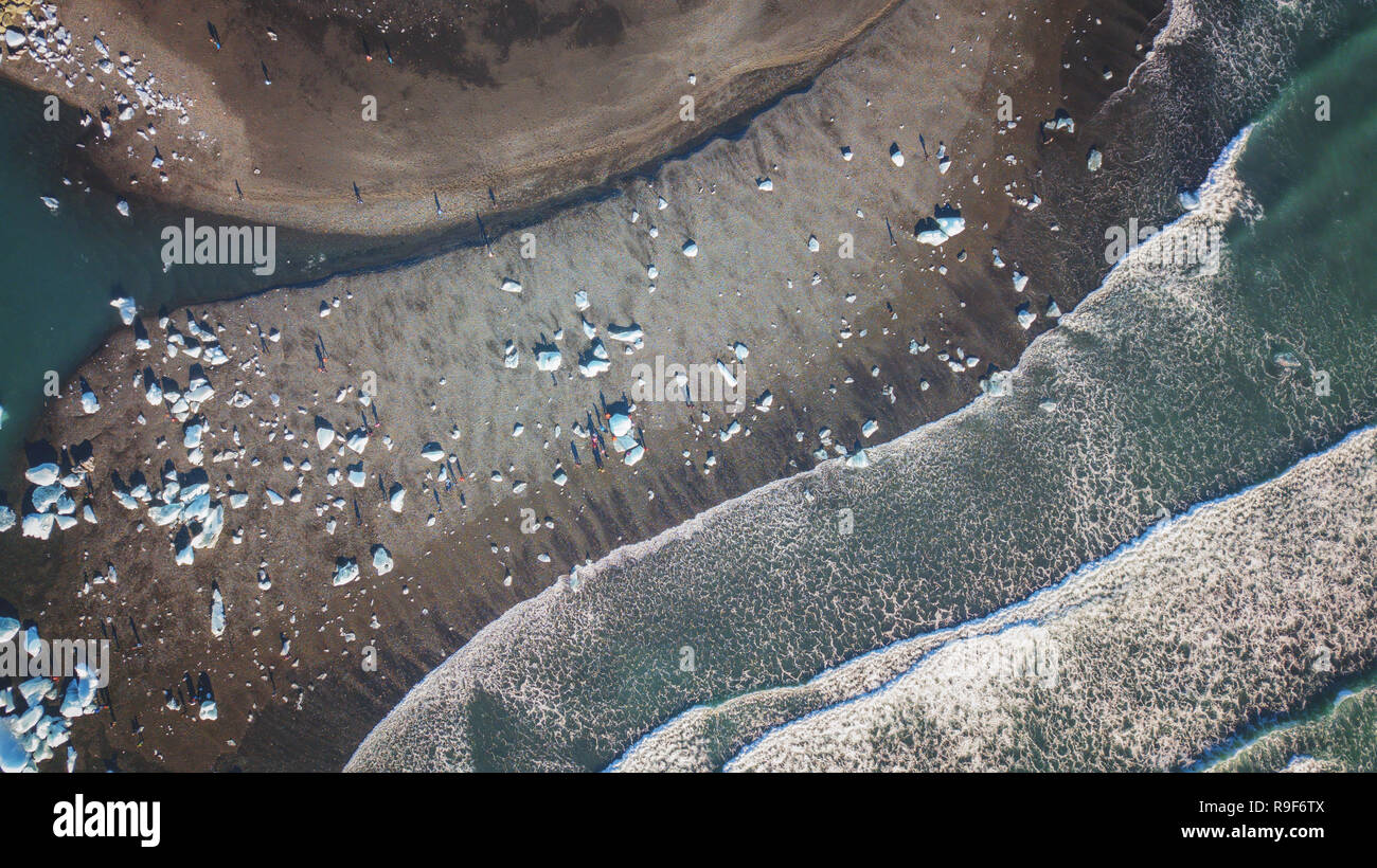 Diamon Strand mit schwarzem Sand Eisberge, Eis Stockfoto