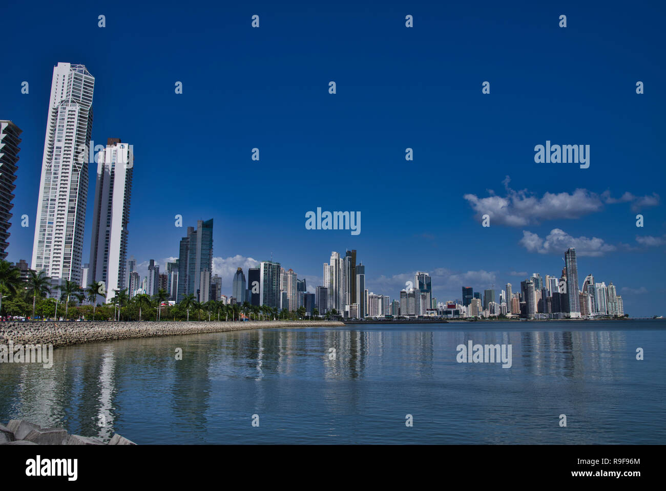 Panama City, Panama, Costal Skyline mit Wolkenkratzern Stockfoto