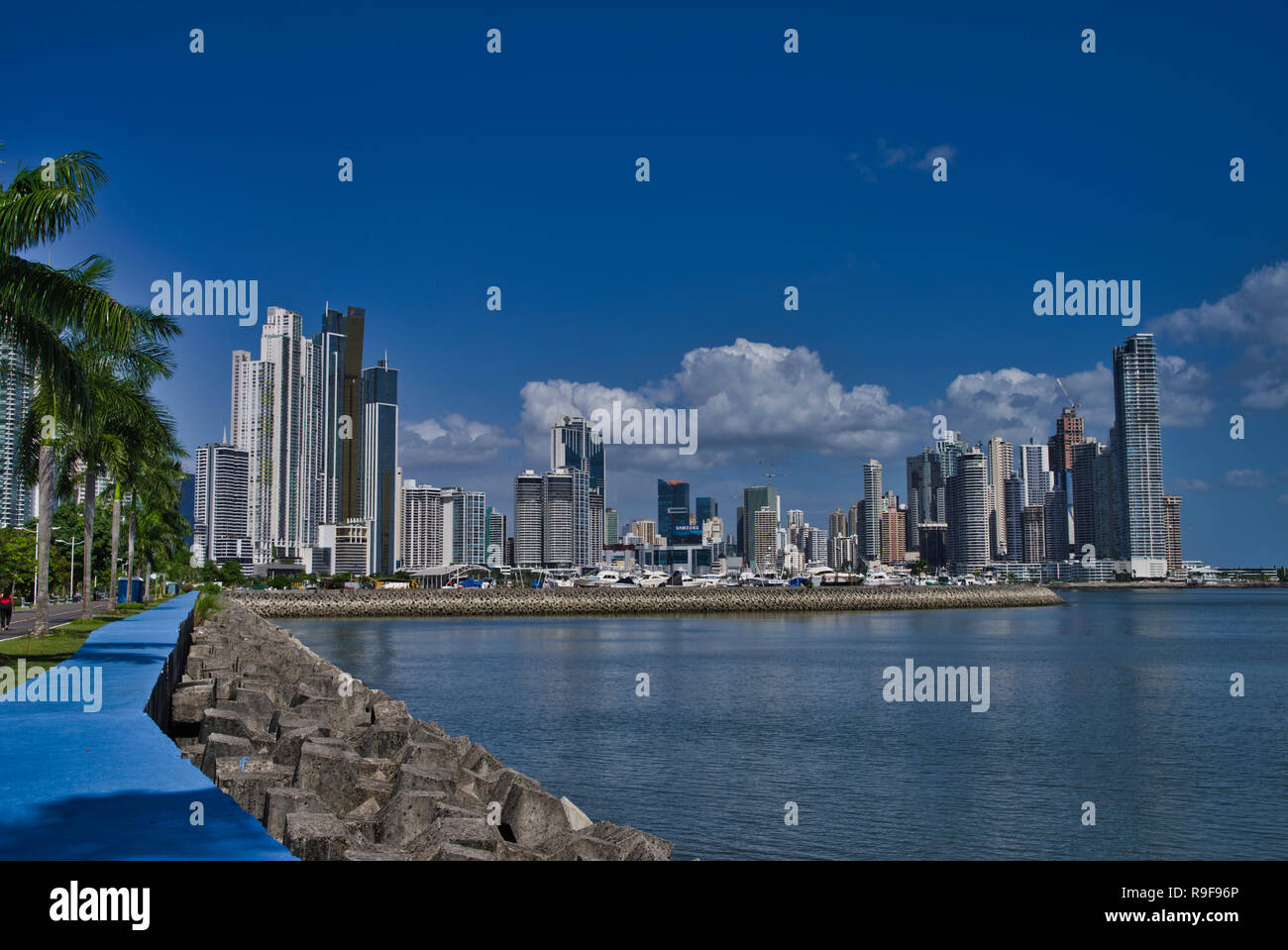 Panama City, Panama, Costal Skyline mit Wolkenkratzern Stockfoto