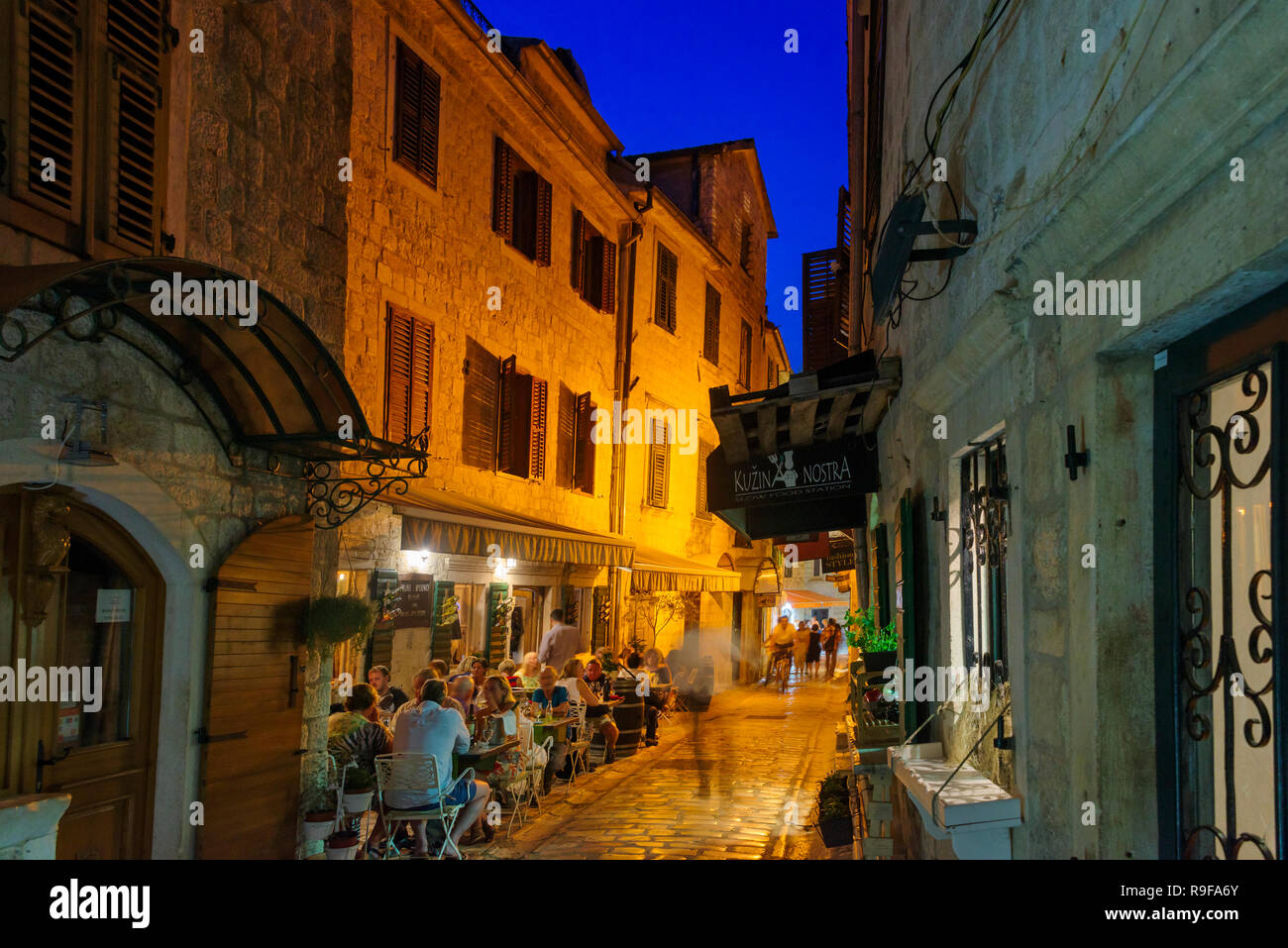 Nacht Blick auf die Altstadt, Kotor, Montenegro Stockfoto