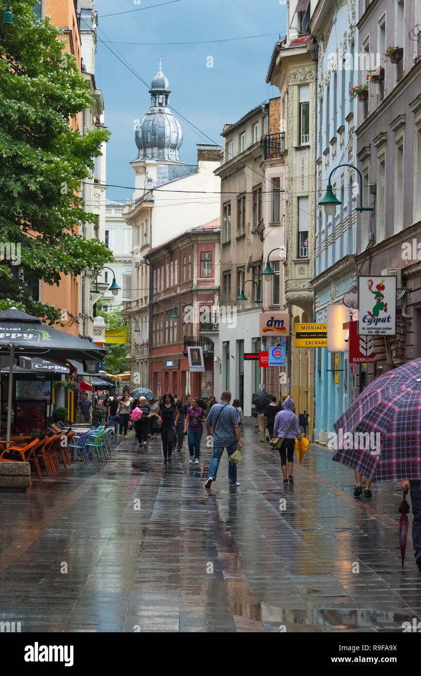 Blick auf die Straße in der Altstadt, Sarajevo, Bosnien und Herzegowina Stockfoto