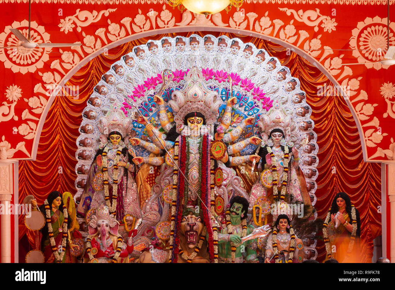 Kali Badi, C.R. Park, New Delhi, DT-16 Oct 2018. Eine Ansicht von Durga Puja Pandal Idiol In Stockfoto