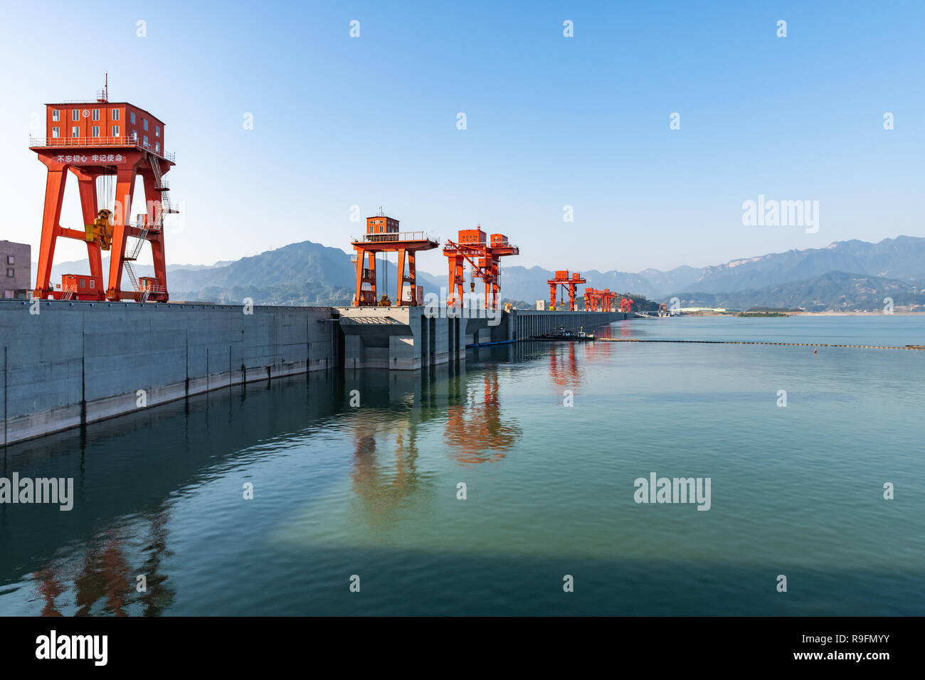 Drei-schluchten-Staudamm, Fluss Yangtze, China, fo Schiff anheben und Dam Stockfoto