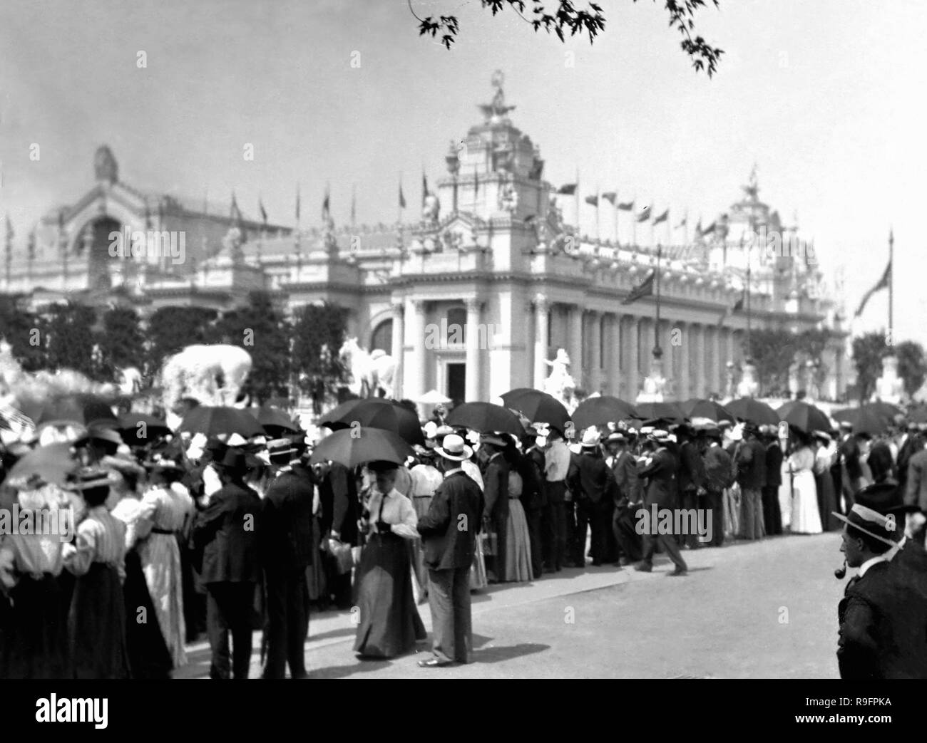 Menschenmassen am Eingang der kolumbianischen Ausstellung in Chicago im Jahre 1893. Stockfoto
