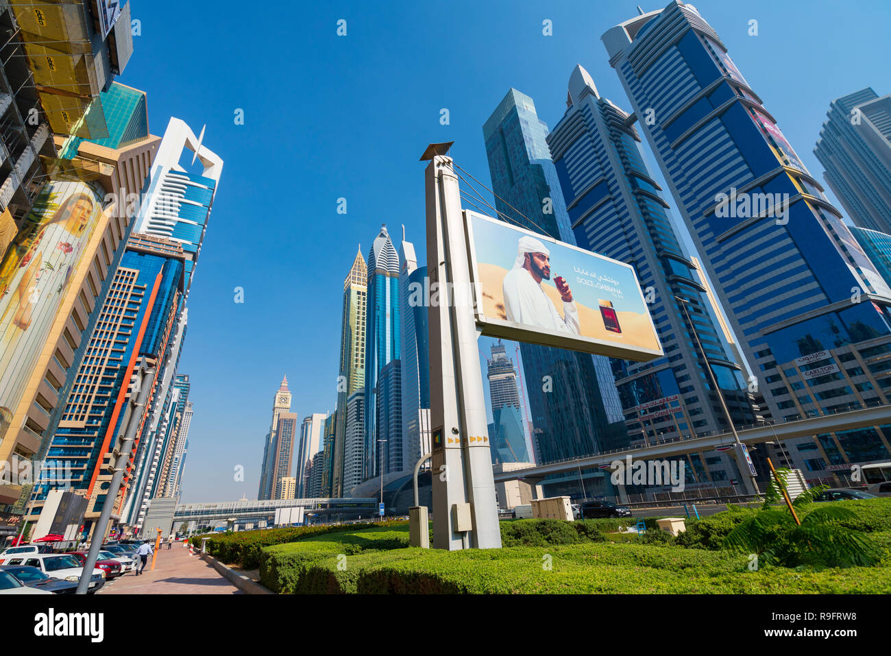 Blick auf die Wolkenkratzer Futter der Sheikh Zayed Road in Dubai, Vereinigte Arabische Emirate, VAE Stockfoto