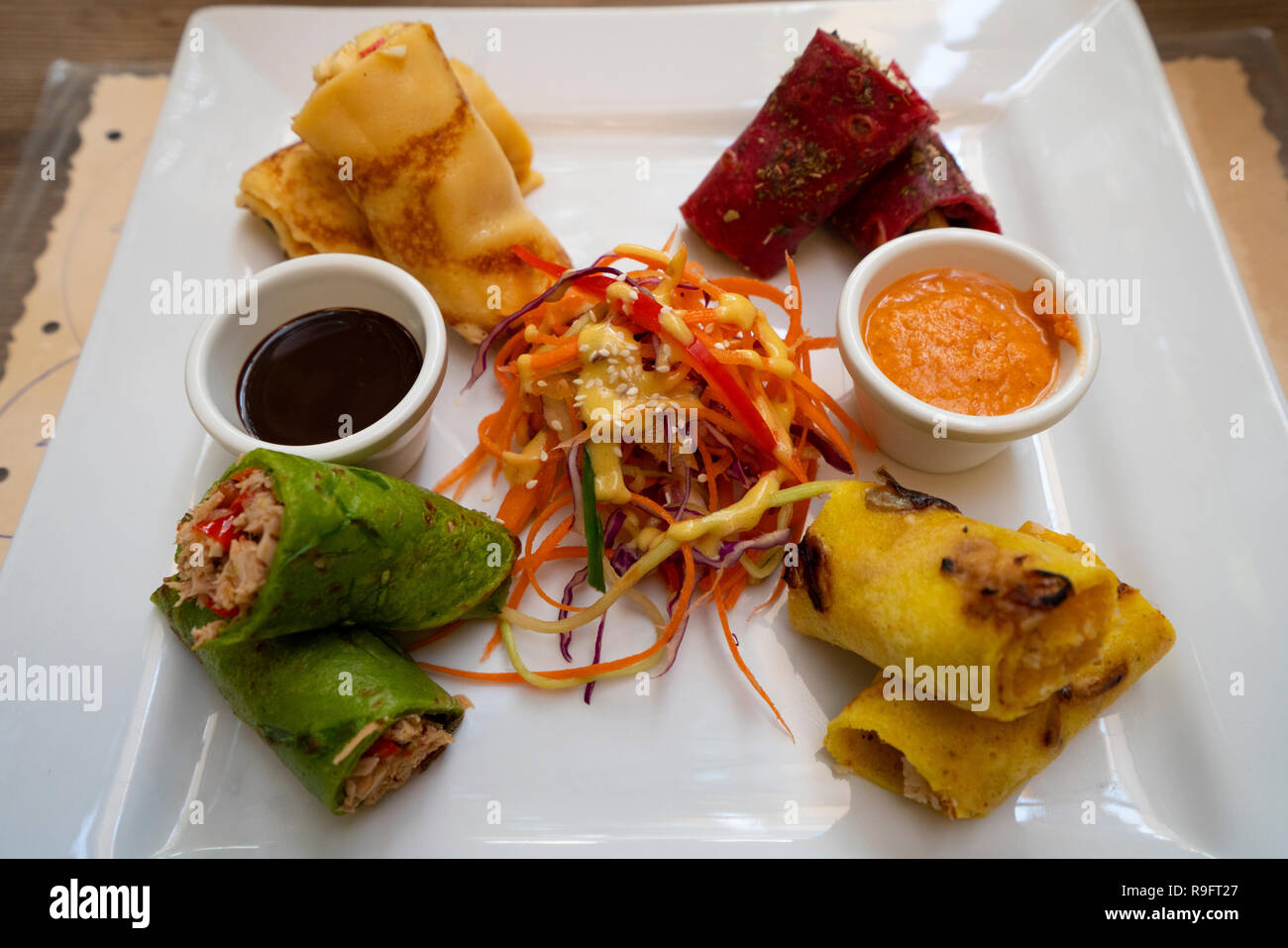 Detail der Crepes im Cafe in XVA Hotel und Kunstgalerie in der ursprünglichen historischen Al Fahidi Bezirk serviert, al Bastakiya, in Dubai, Vereinigte Arabische Emirate Stockfoto