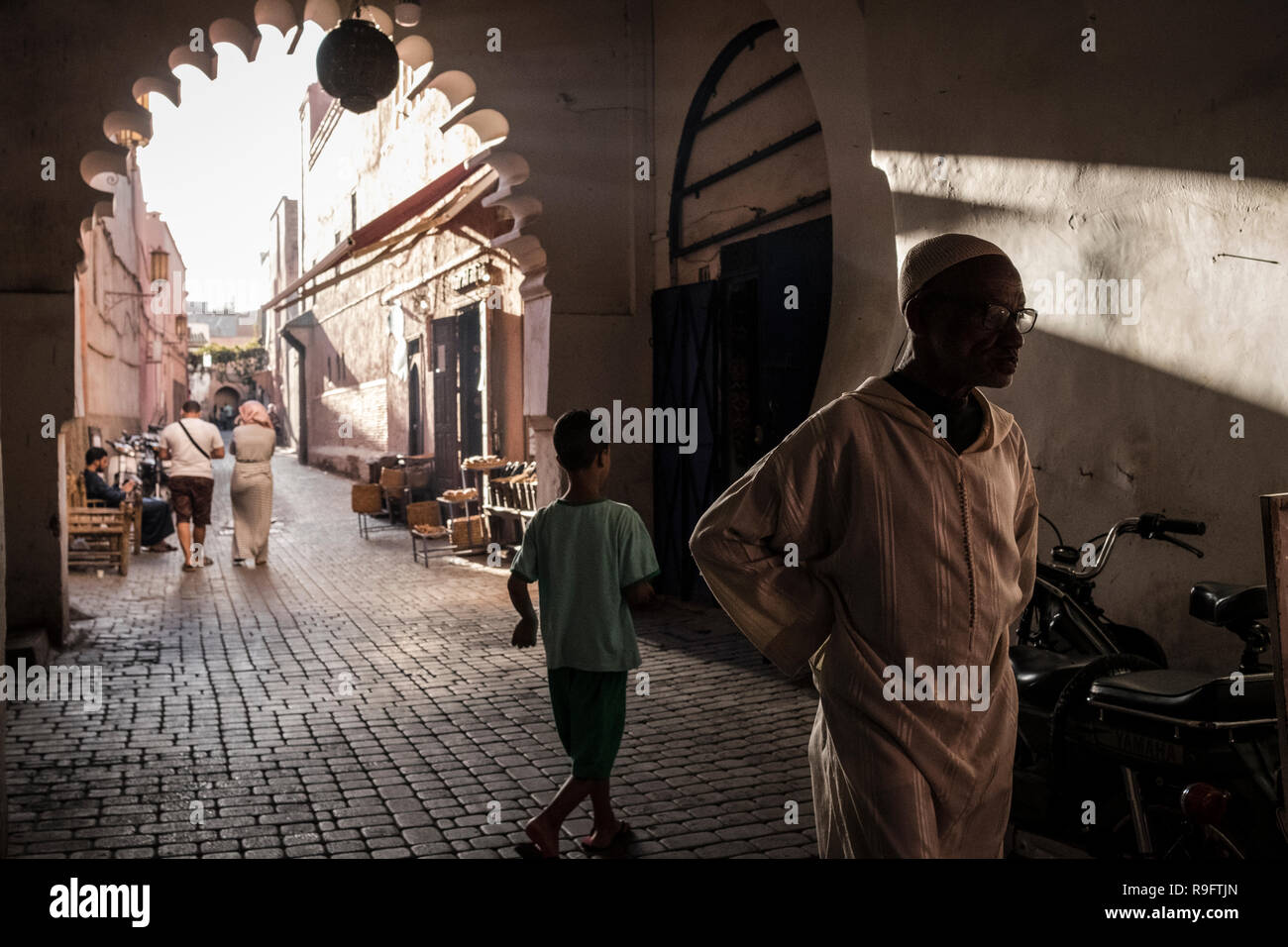 Marrakesch, Marokko - 18. September 2017: Gasse in der Medina von Marrakesch Stockfoto