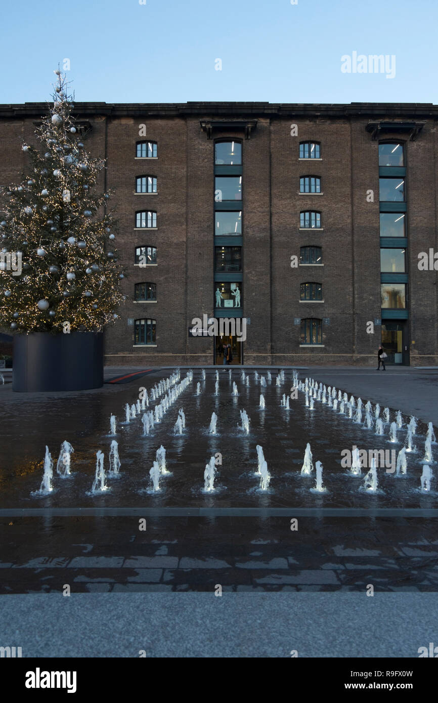 Central St. Martins UAL im Getreidespeicher Quadrat in die Kohle Tropfen Yard, das neue Einkaufszentrum in King's Cross, N1C, London, UK Stockfoto