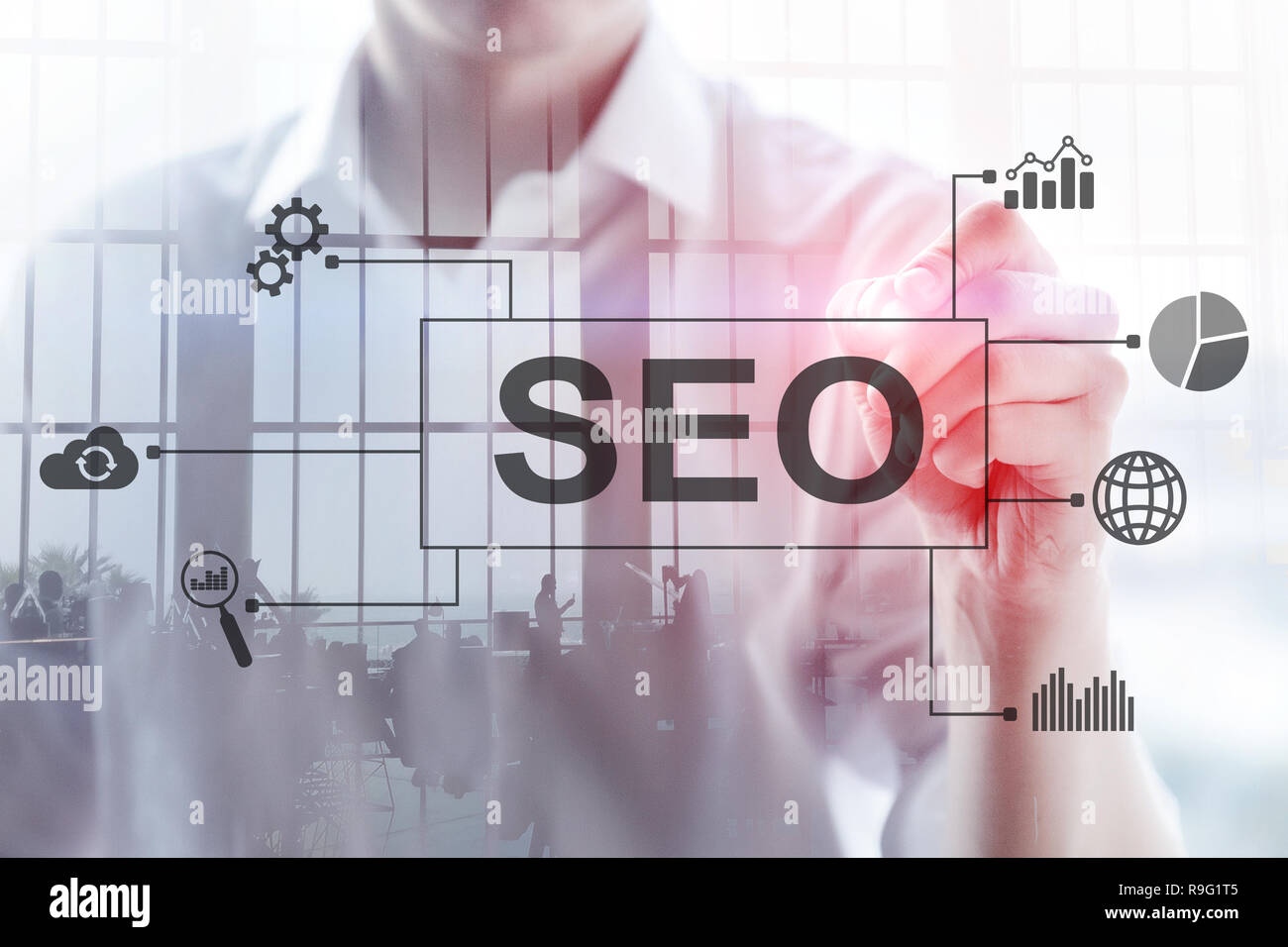 SEO - Suchmaschinenoptimierung, digitales Marketing und Internet Technologie Konzept auf unscharfen Hintergrund Stockfoto