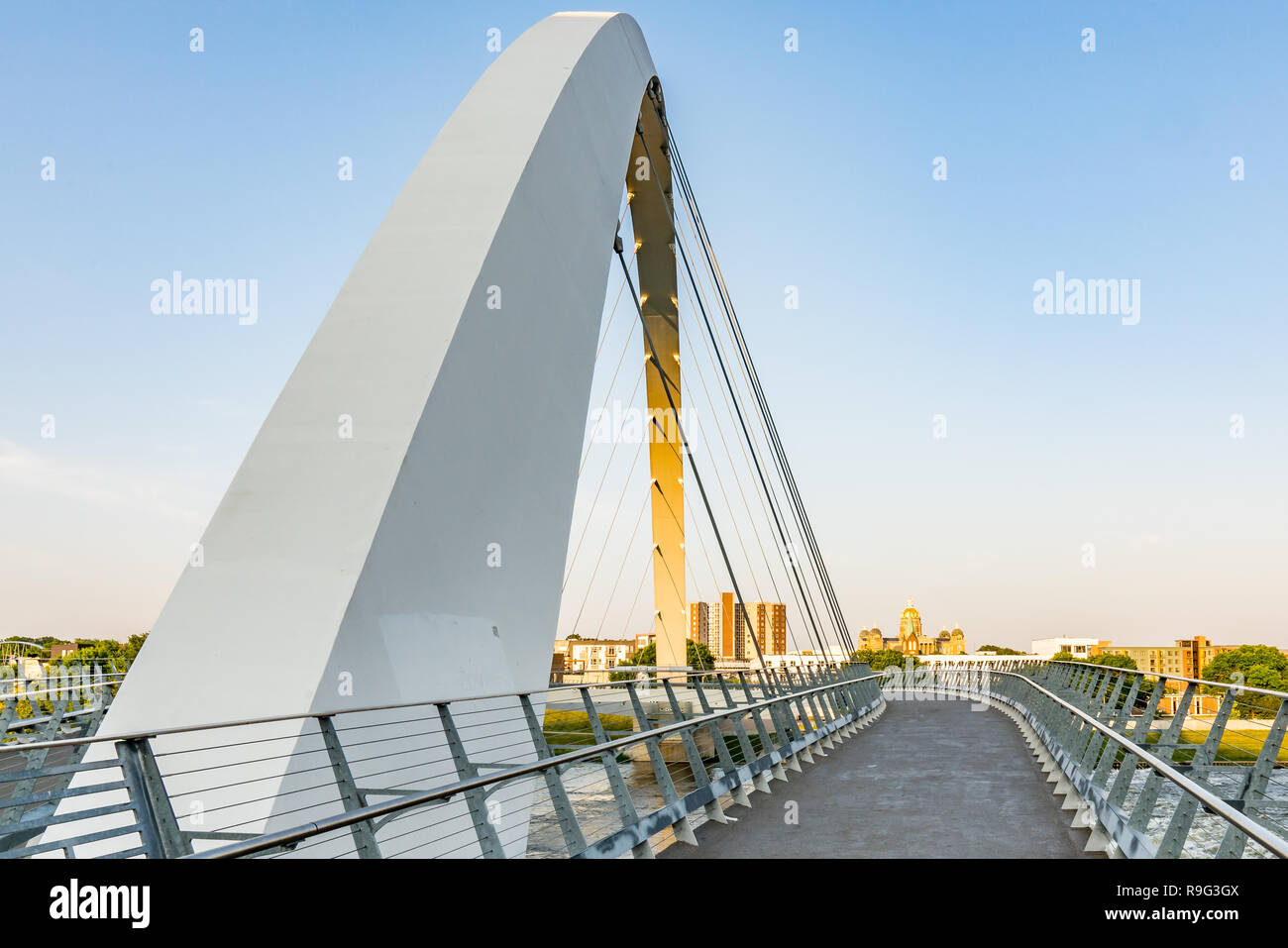 Des Moines Skyline von der Iowa Frauen der Brücke in Des Moines Stockfoto