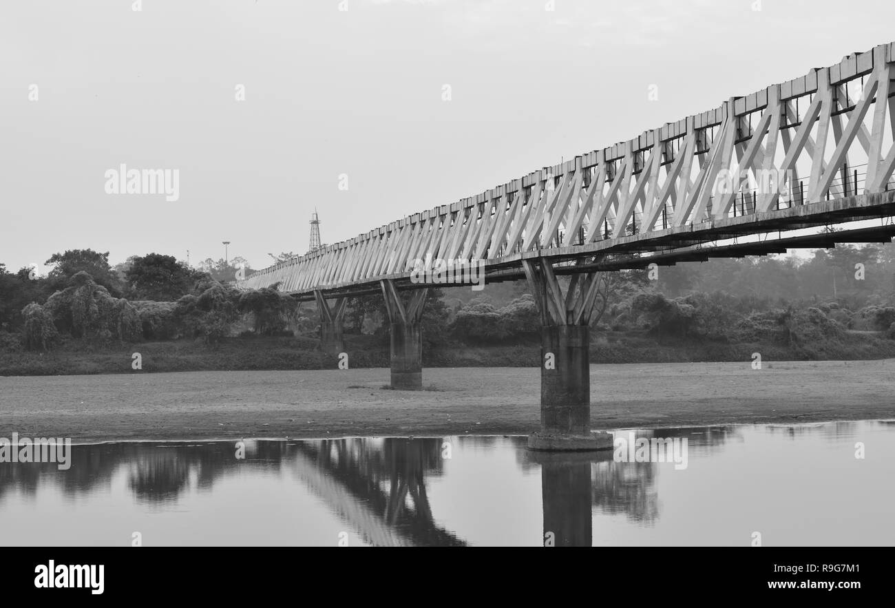 Eine schöne Brücke namens "Gabharu Brücke' in Assam, Indien Stockfoto