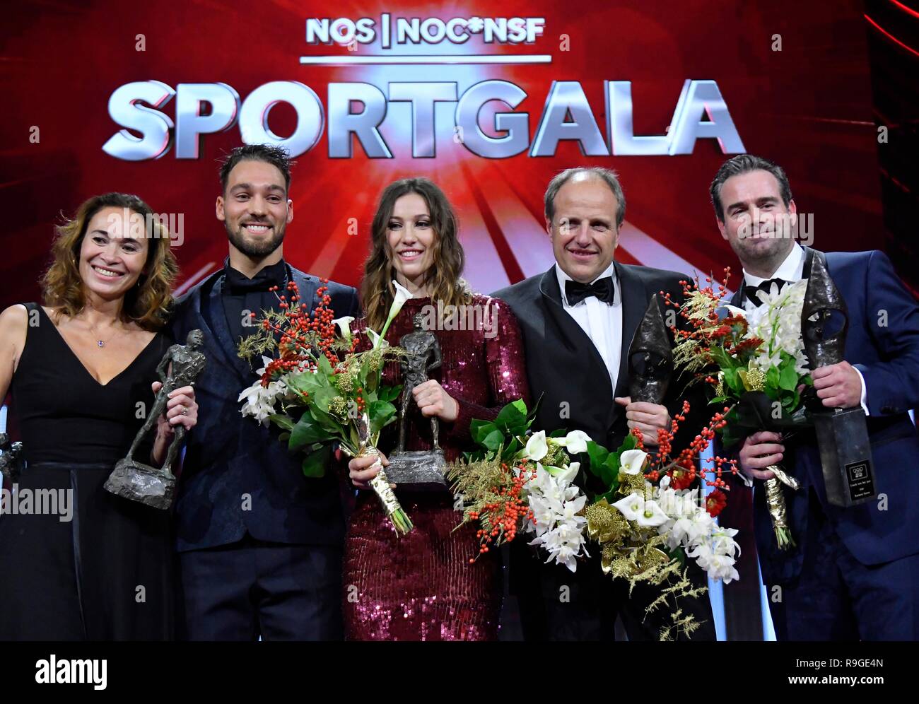 19-12-2018 NOC*NSF SPORTGALA: Amsterdam Sportler des Jahres vlnr Bibi Mentel, Kjeld Nuis, Suzanne Schulting, Trainer und Coach Orie Jac Raemon Sluiter Foto: SCS/Soenar Chamid/LBA Stockfoto