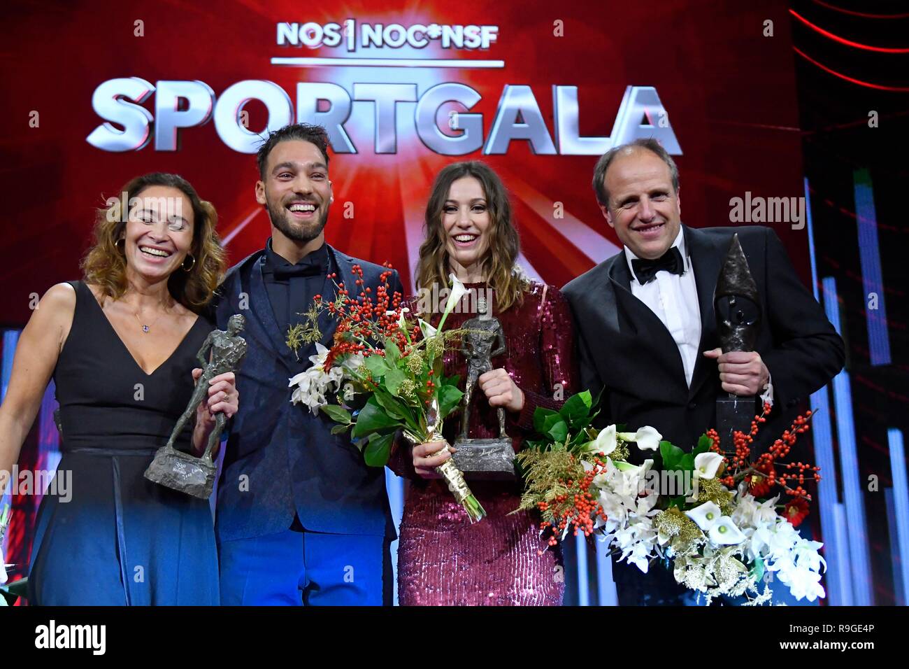 19-12-2018 NOC*NSF SPORTGALA: Amsterdam Sportler des Jahres vlnr Bibi Mentel, Kjeld Nuis, Suzanne Schulting, Trainer und Coach Orie Jac Raemon Sluiter Foto: SCS/Soenar Chamid/LBA Stockfoto
