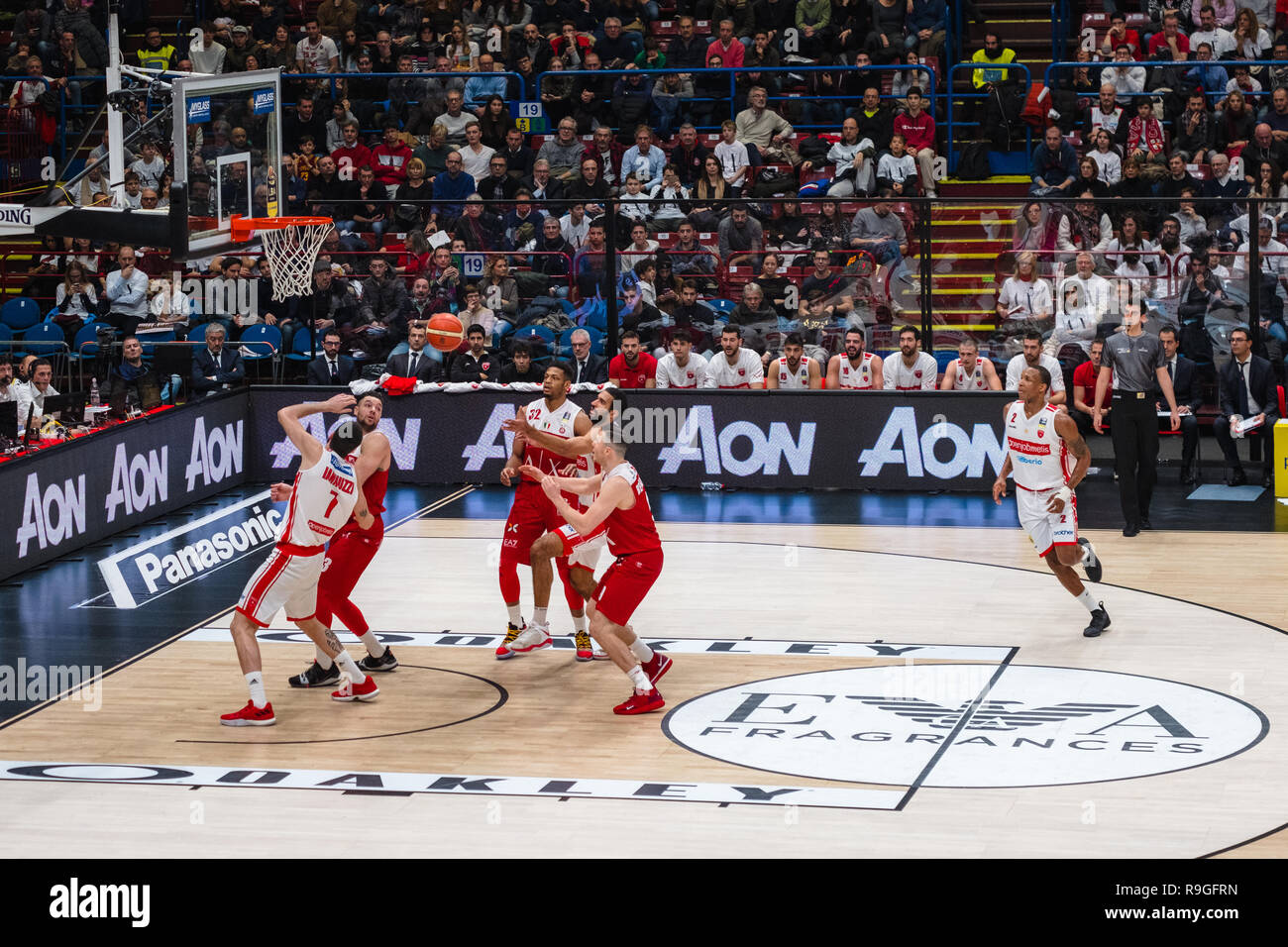 Mailand, Italien. 23 Dez, 2018. Mailand, Italien. 23. Dezember 2018. Olimpia Milano vs Pallacanestro Varese Credit: Luca Quadrio/Alamy leben Nachrichten Stockfoto