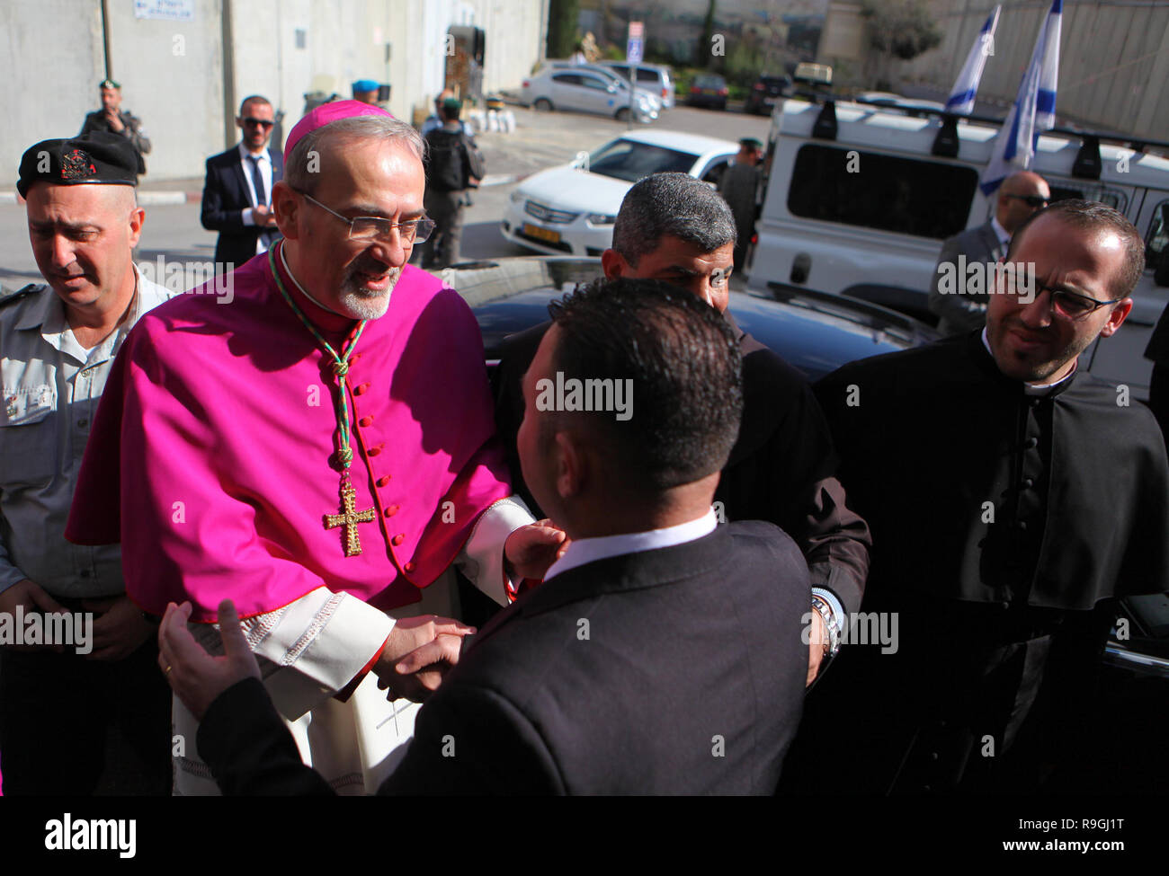 Dezember 24, 2018 - Bethlehem, West Bank, Palästina - den lateinischen Patriarchen von Jerusalem Pierbattista Pizzaballa kommt auf die biblische West Bank Stadt Bethlehem am Dezember 24, 2018 (Bild: © Wisam Hashlamoun/APA Bilder über ZUMA Draht) Stockfoto