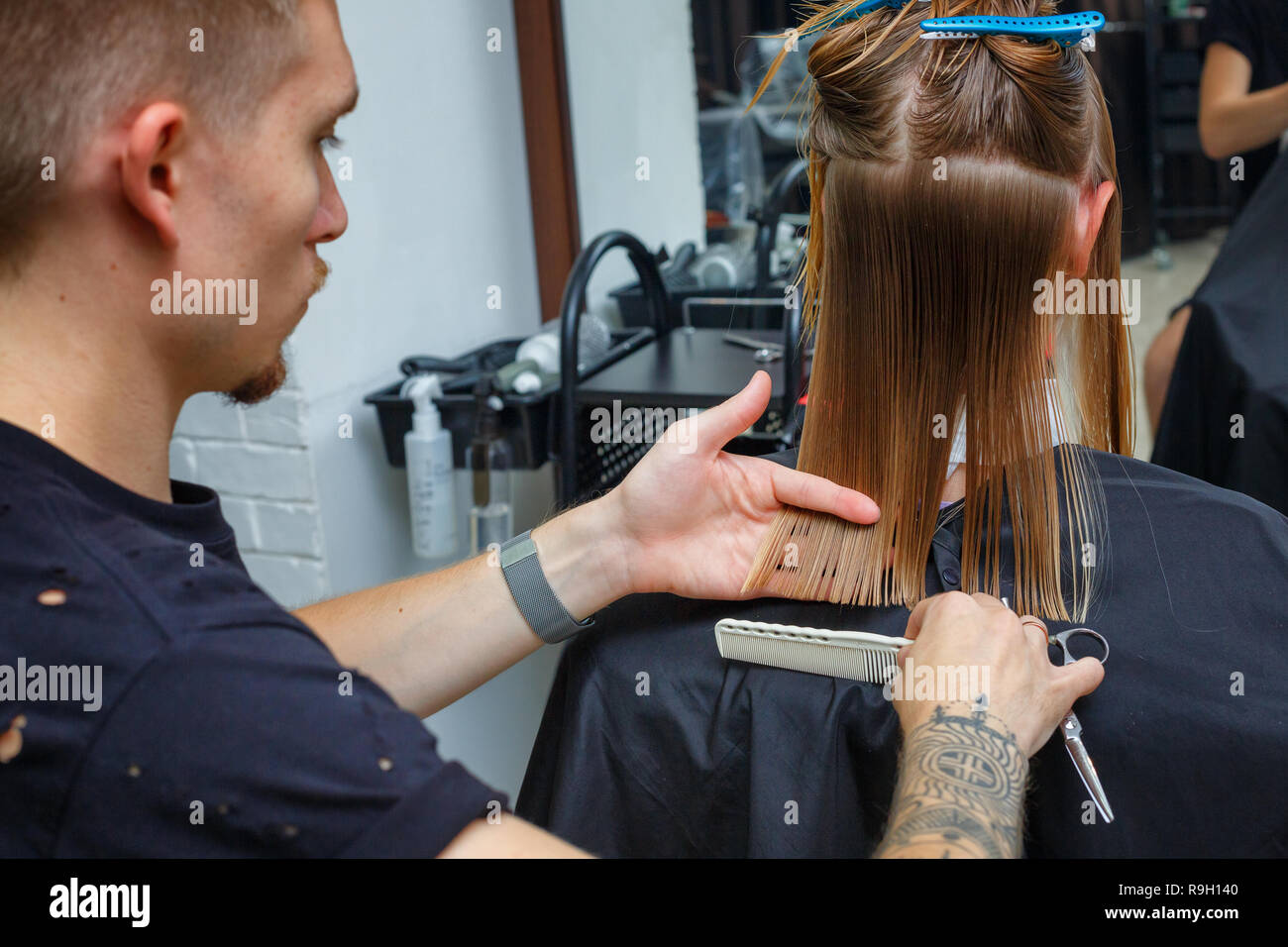 Haare Schneiden In Der Friseur Stockfotografie Alamy