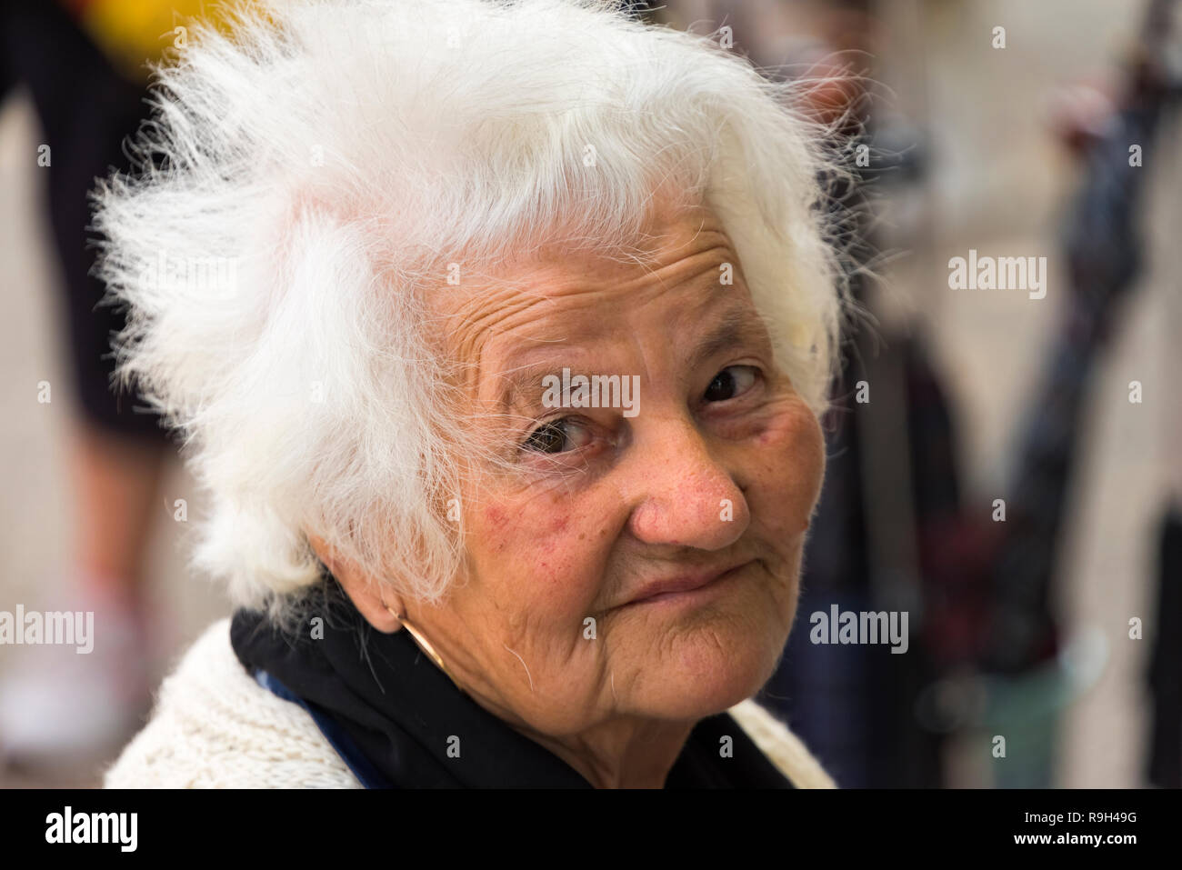 Alte Frau, Banja Luka, Bosnien und Herzegowina Stockfoto