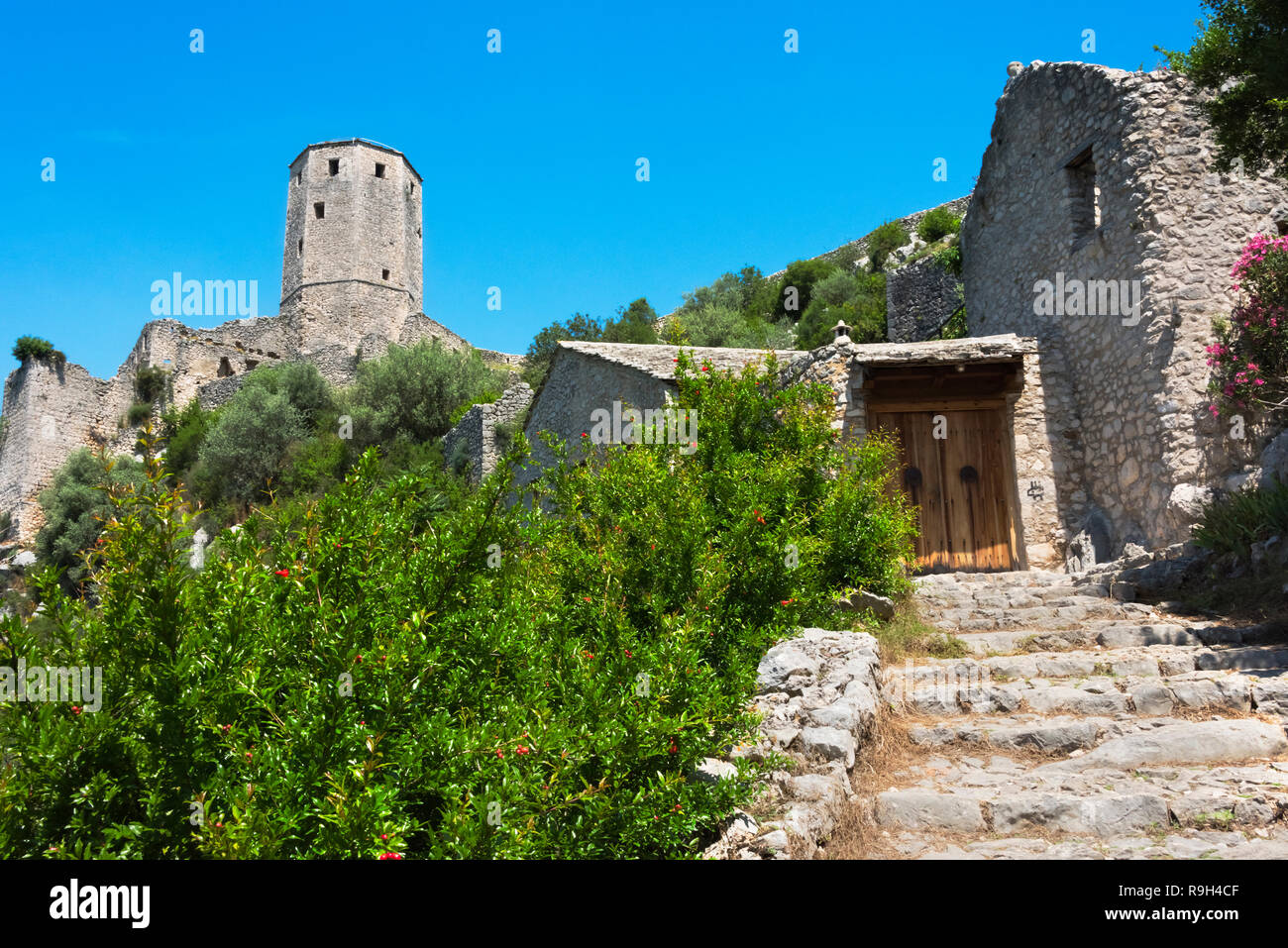 Turm der Kula und altes Haus, Pocitelj, Bosnien und Herzegowina Stockfoto