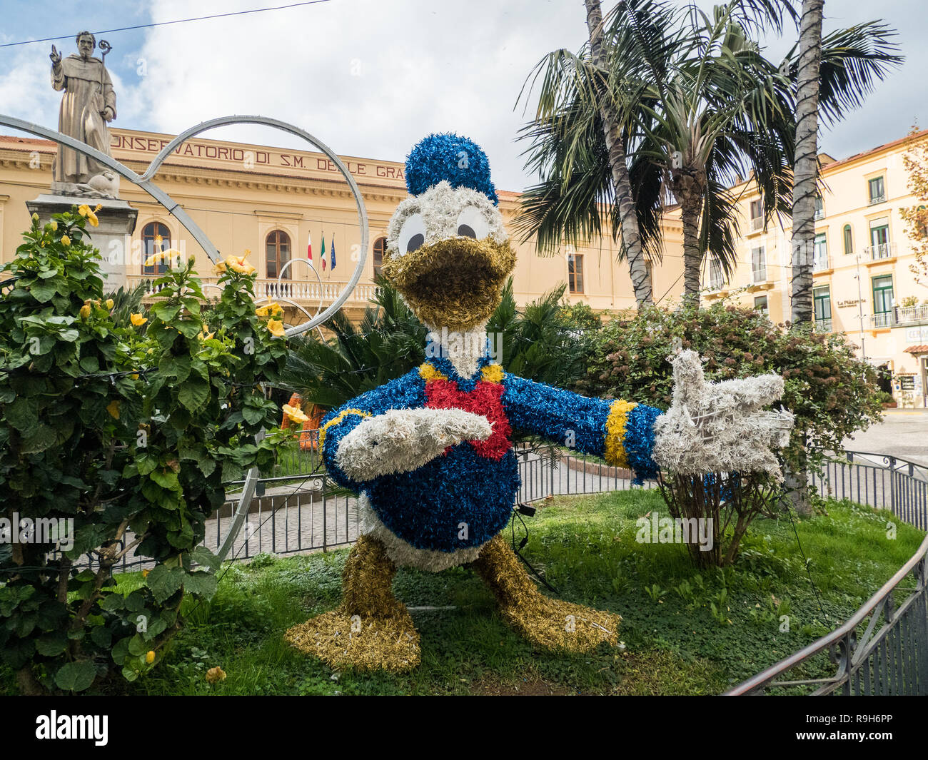 Donald Duck Anzeige zur Weihnachtszeit in Sorrento, Kampanien, Italien Stockfoto