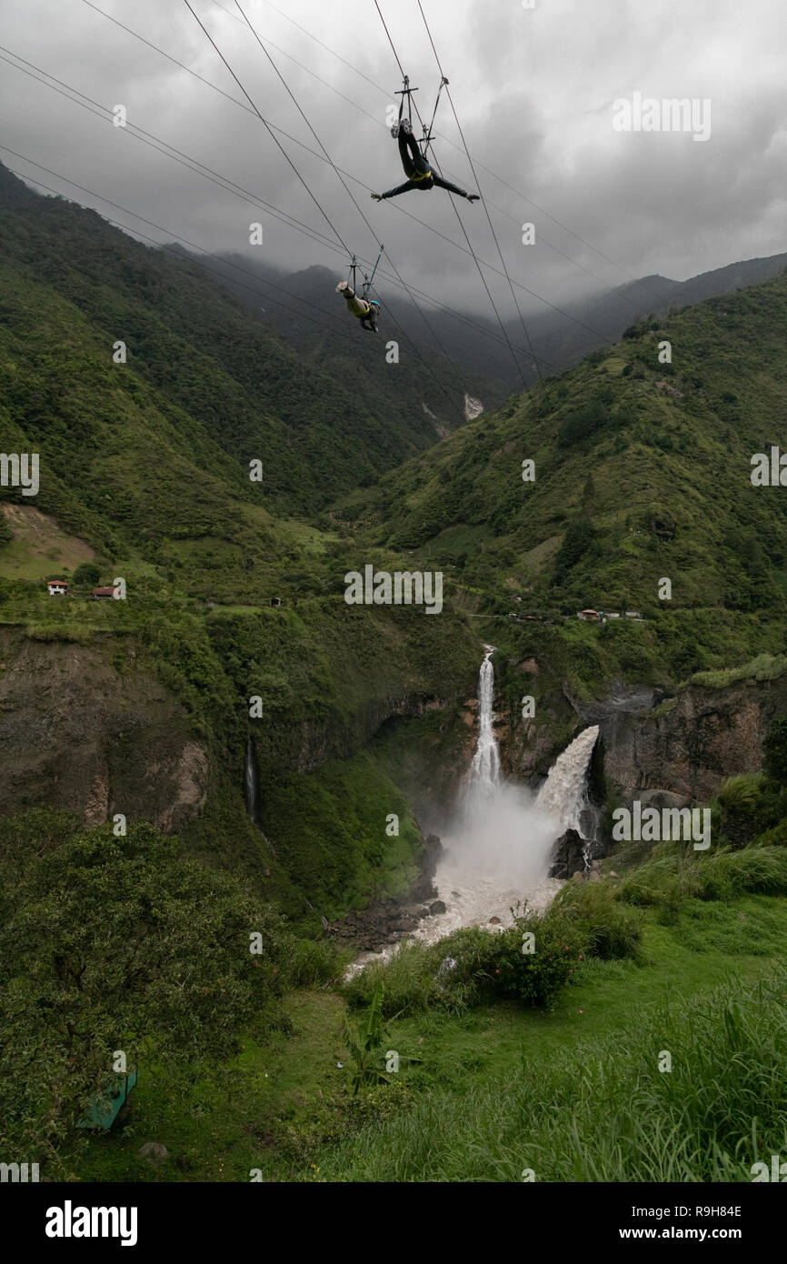 Zip Line Baños de Agua Santa Ecuador Wasserfall Cascada Stockfoto