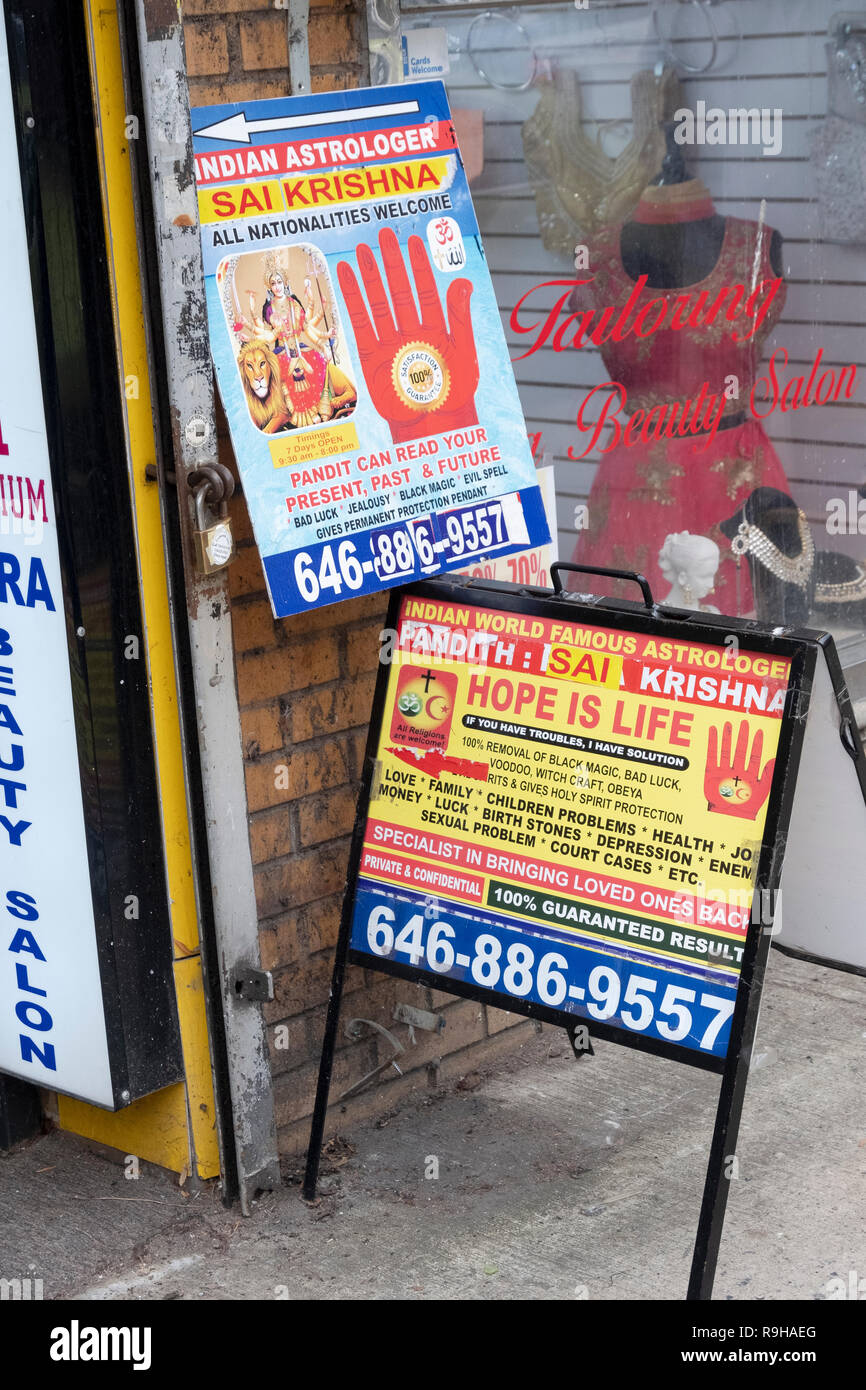 Zeichen auf 74th St. in Little India für Astrologen Sai Krishna mit einer 100% gewährleistet, dass er alle deine Probleme lösen können und sehen Sie die Vergangenheit und Zukunft. NYC Stockfoto