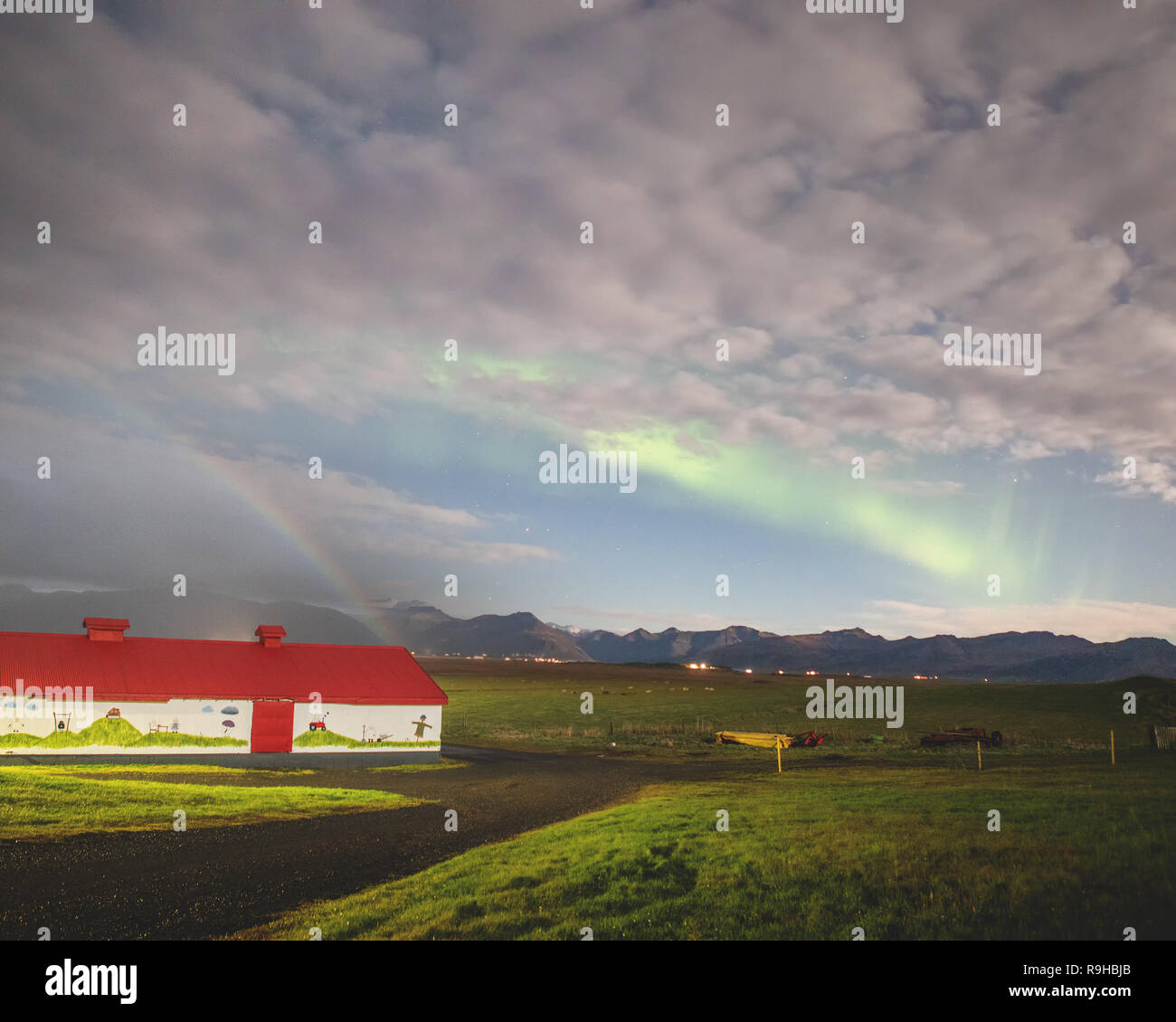 Mondlicht Ranbow mondbogen und aurora borealis Nordlichter ländliche Farm auf dem Land Island (1 von 2) Stockfoto