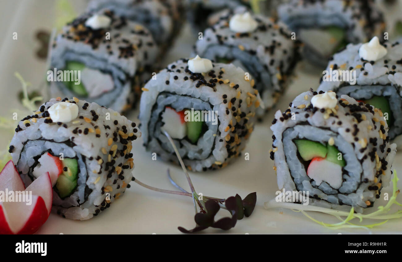 Japanisches Essen California Sushi Rollen Stockfoto