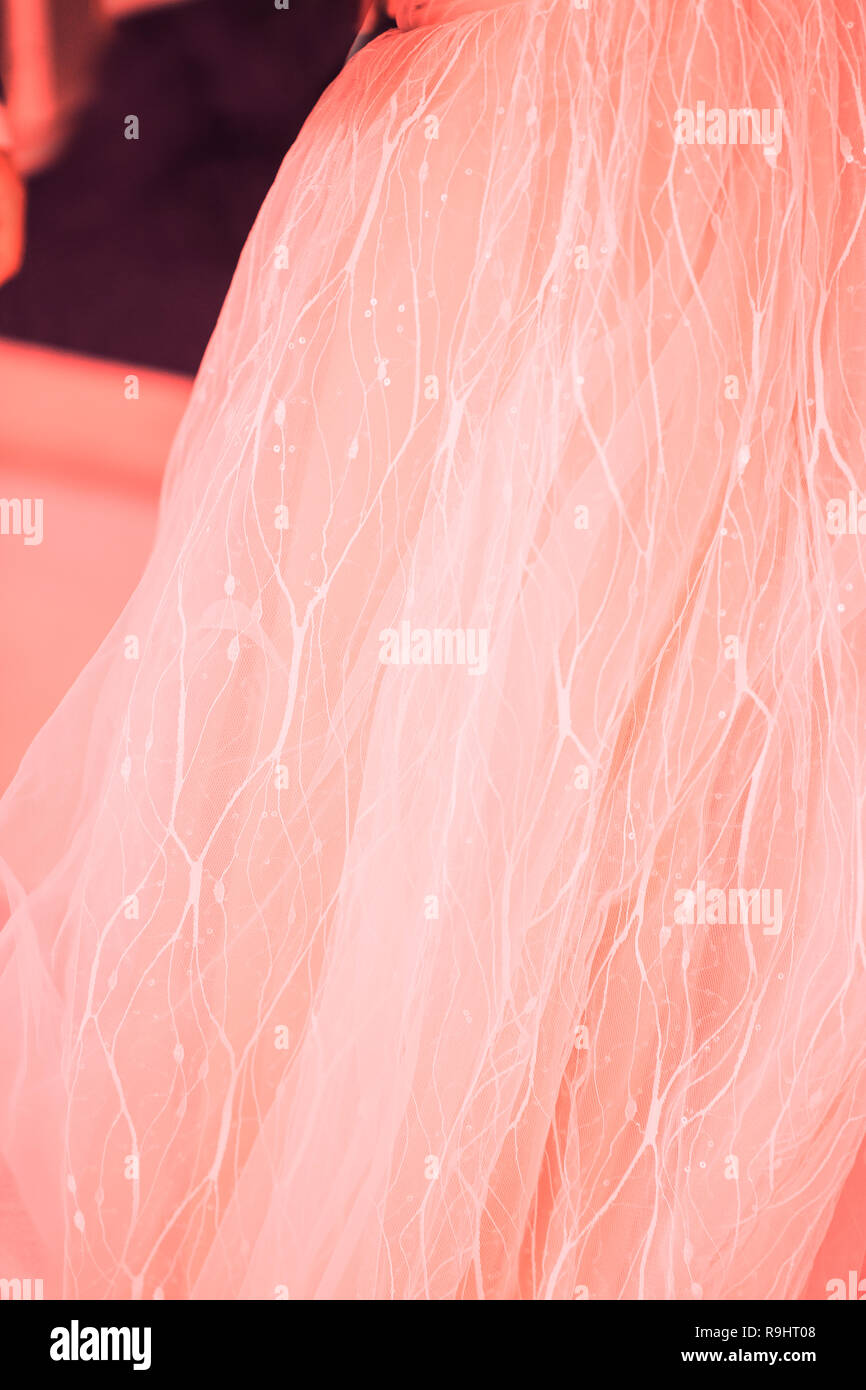 Nahaufnahme von einem wunderschönen zarten Hochzeit Kleid brachte Coral Farbe Stockfoto Nahaufnahme von einem wunderschönen zarten Hochzeit Kleid brachte Coral Farbe Stockfoto
