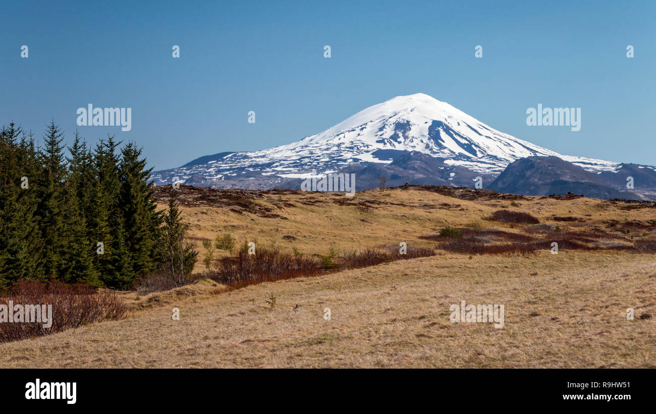 Die schneebedeckten Hekla Stratovulkan im südlichen Island, Europa. Stockfoto