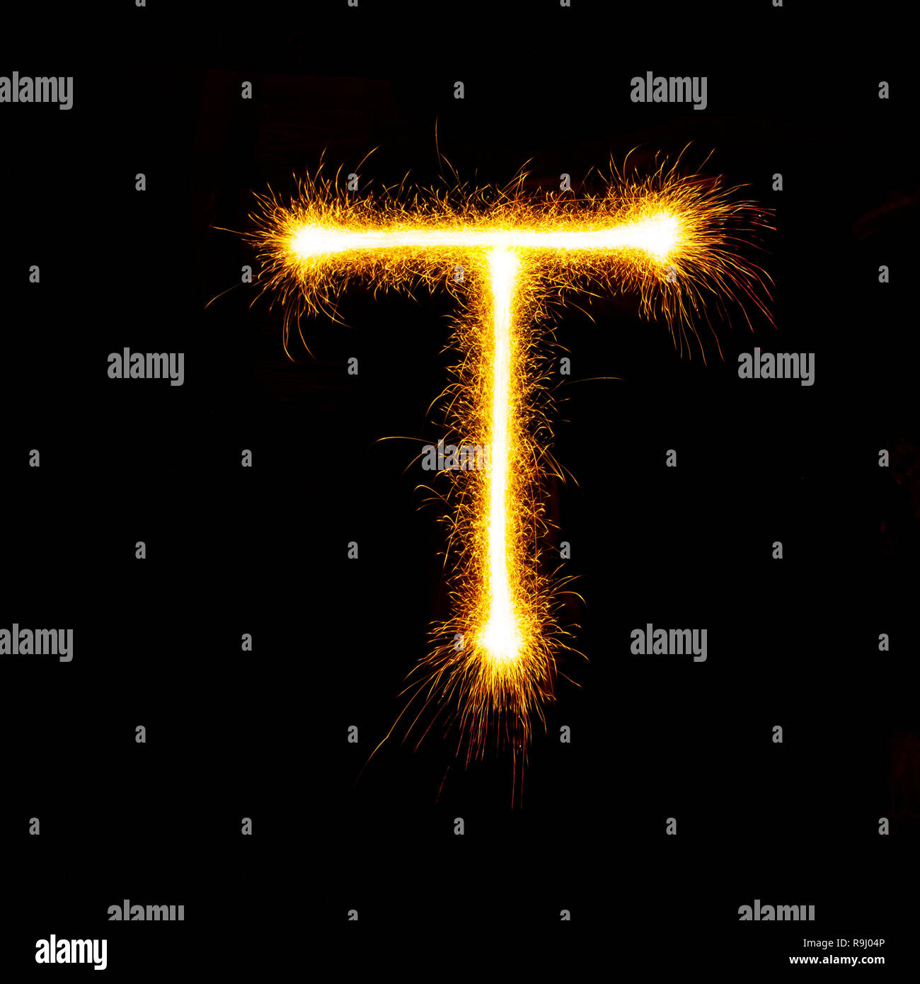 Alphabet Wunderkerzen osolated auf schwarzem Hintergrund. "einzelnen Buchstaben Stockfoto