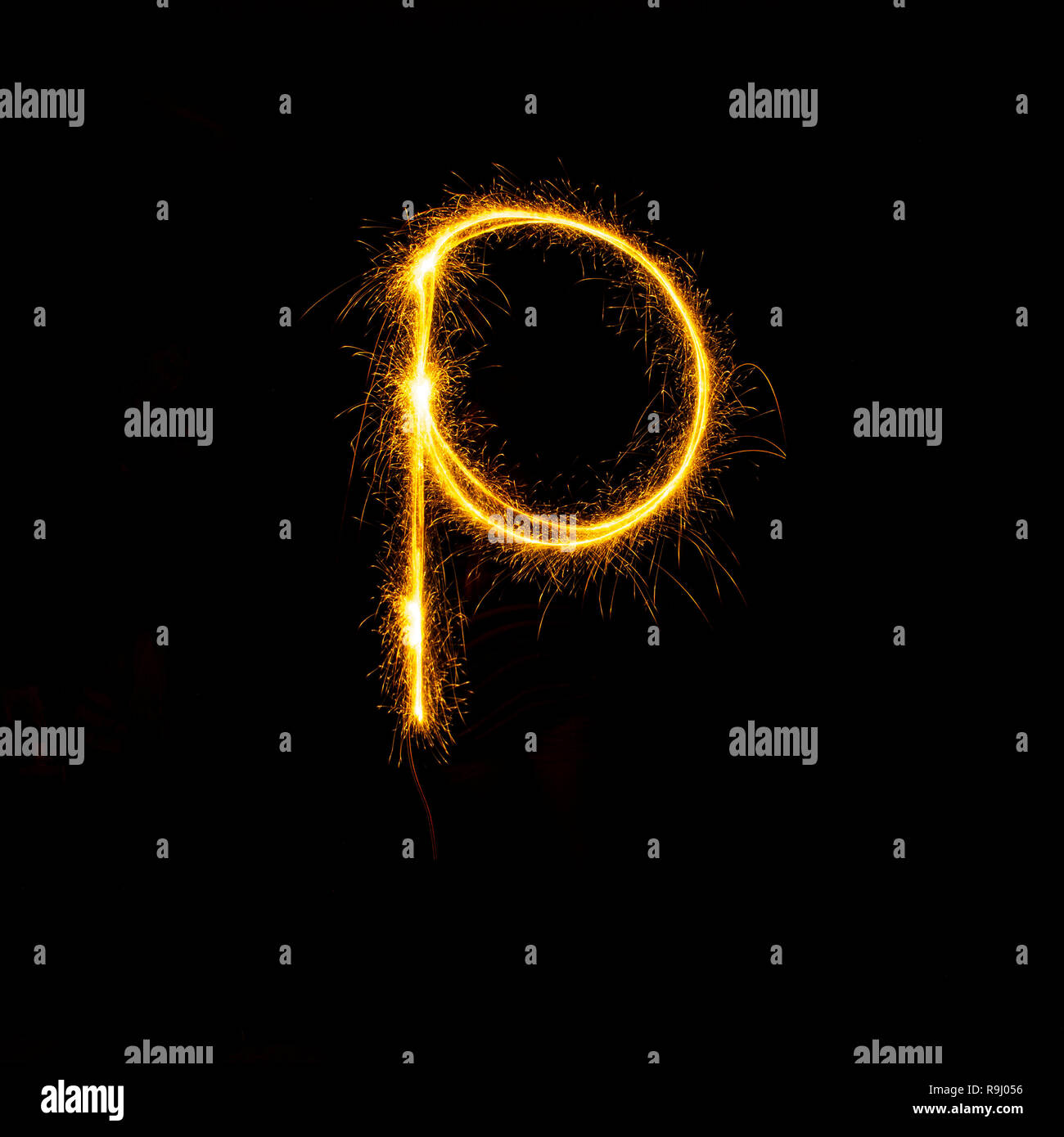 Alphabet Wunderkerzen osolated auf schwarzem Hintergrund. "einzelnen Buchstaben Stockfoto