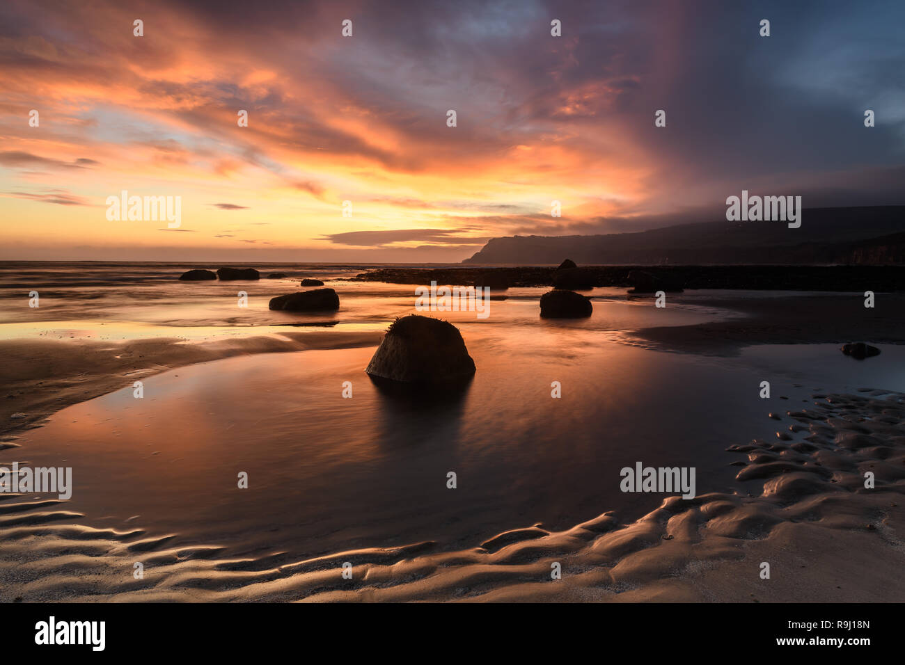 Sonnenaufgang an der Küste Robin Hoods Bay Stockfoto
