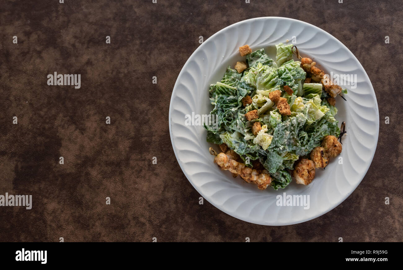 Garnelen Caesar Salat Stockfoto