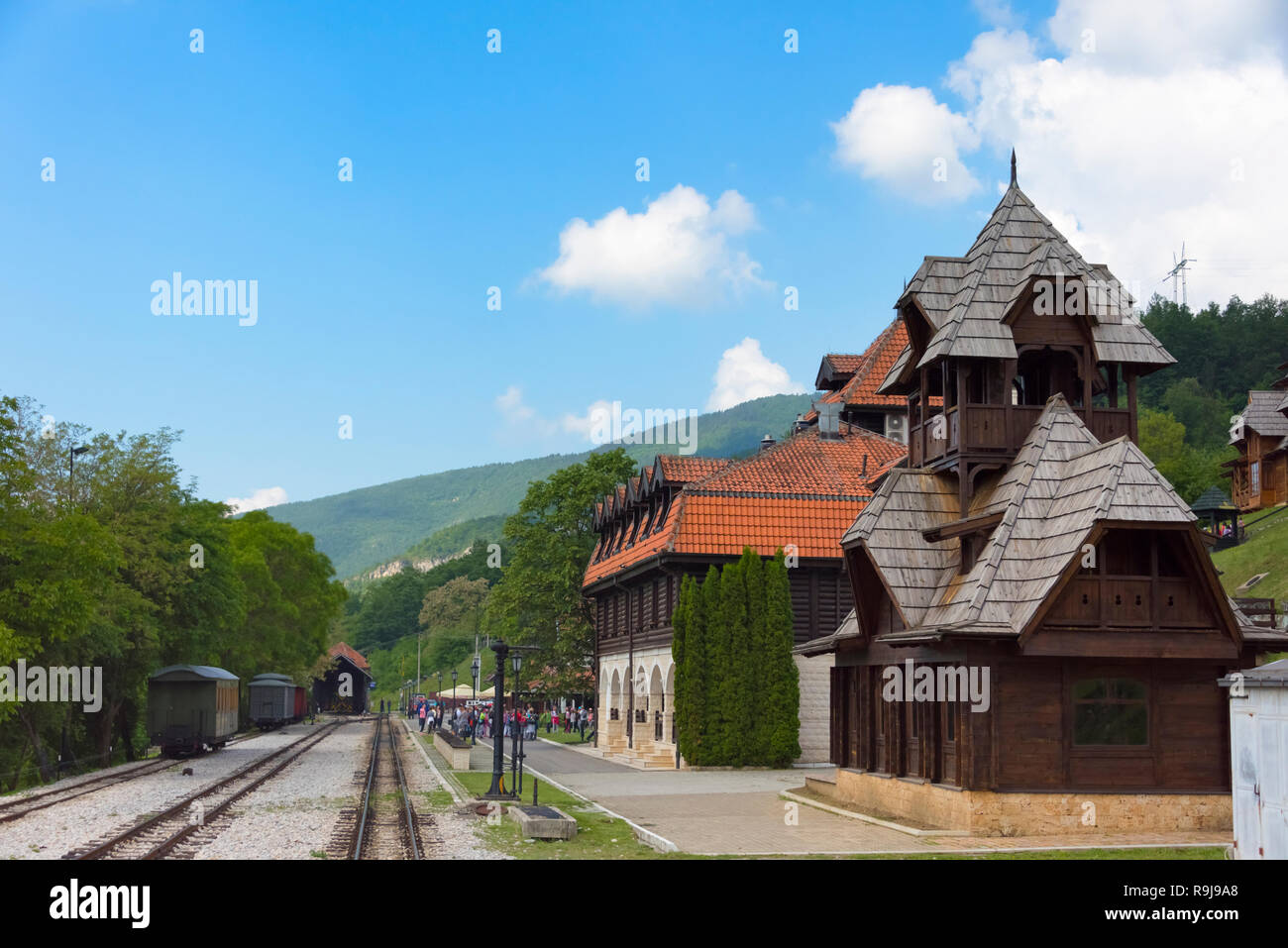 Holzhütte struktur Sargan-tests Zur acht Bahnhof, eine Schmalspurige Museumsbahn, Mokra Gora, Serbien Stockfoto