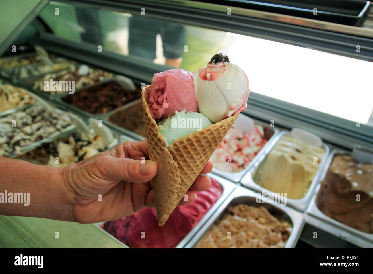 Ice Cream Containers Stockfotos Und -Bilder Kaufen - Seite 2 - Alamy