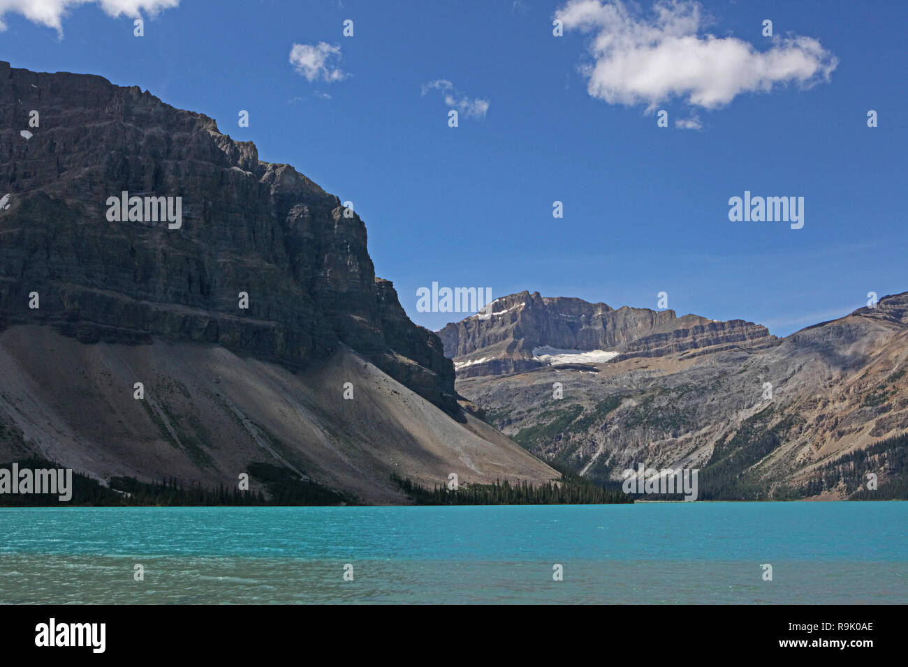 Bow Lake ist ein Gletscher-fed Lake im Banff Nationalpark in den Kanadischen Rocky Mountains entlang des Icefields Parkway, Alberta Highway #93. Stockfoto