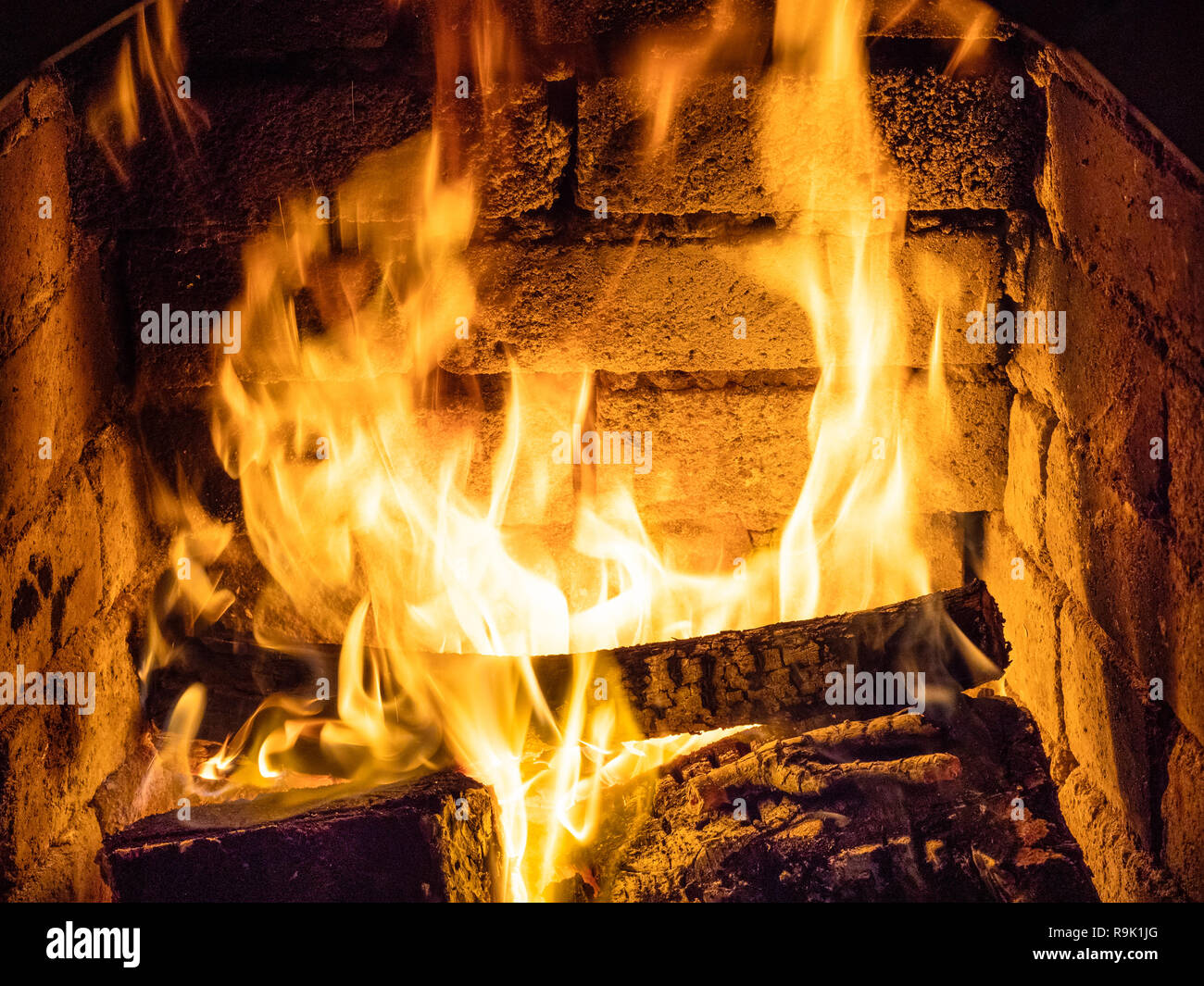 Stein Feuerstelle Stockfotos Und Bilder Kaufen Alamy